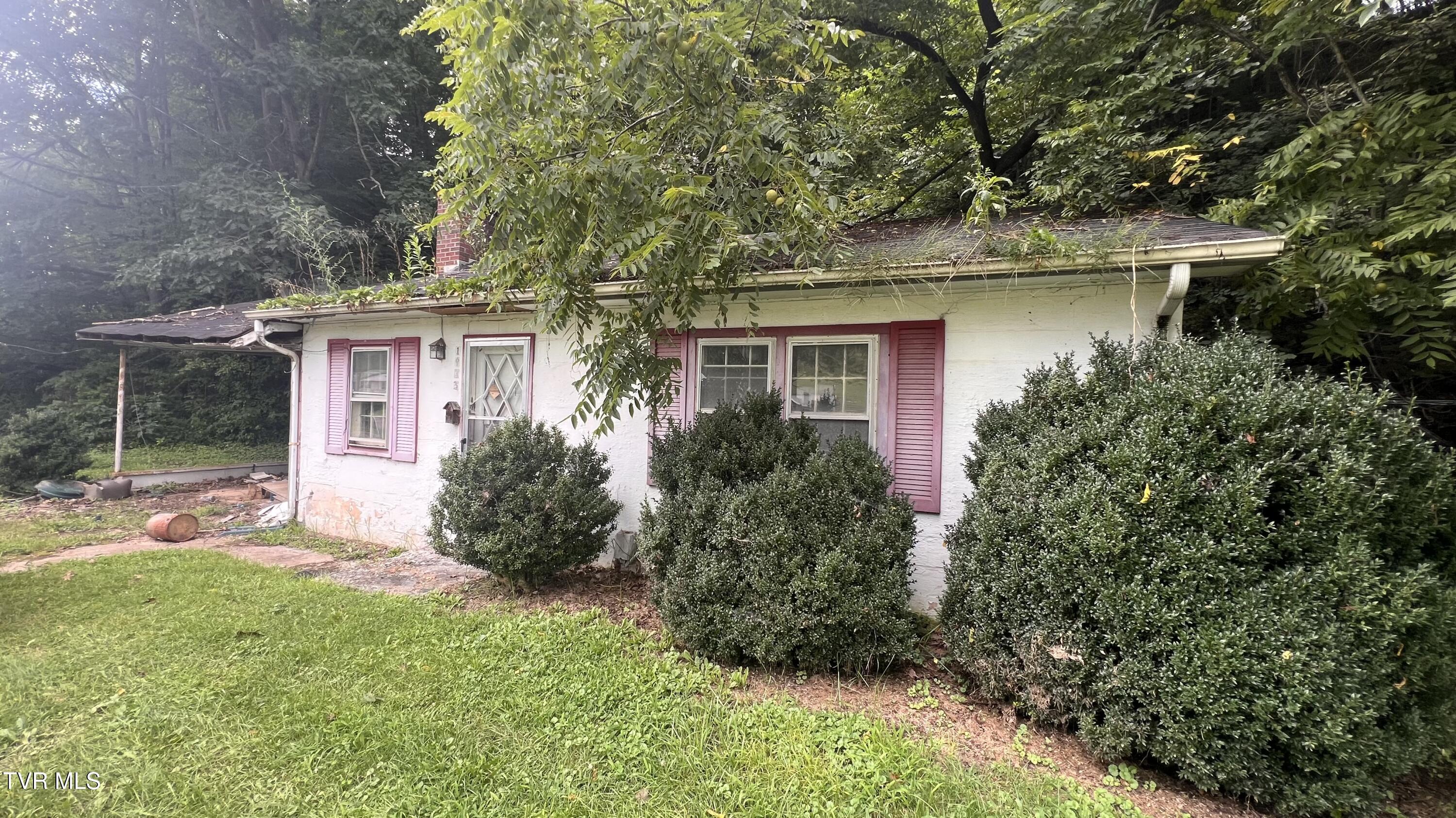 1935 Divide Road Property Photo 1