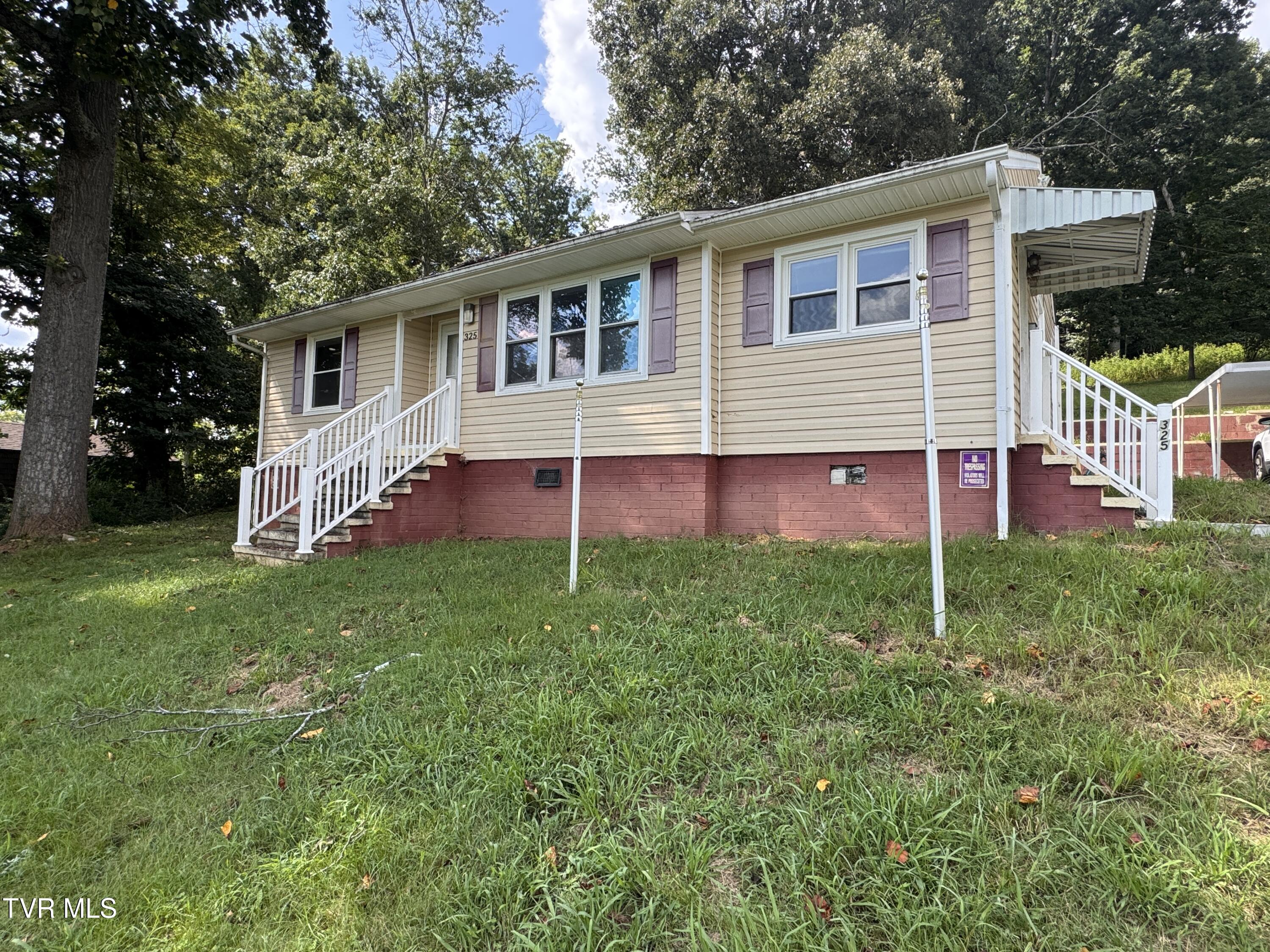 325 Mullins Street Property Photo 1