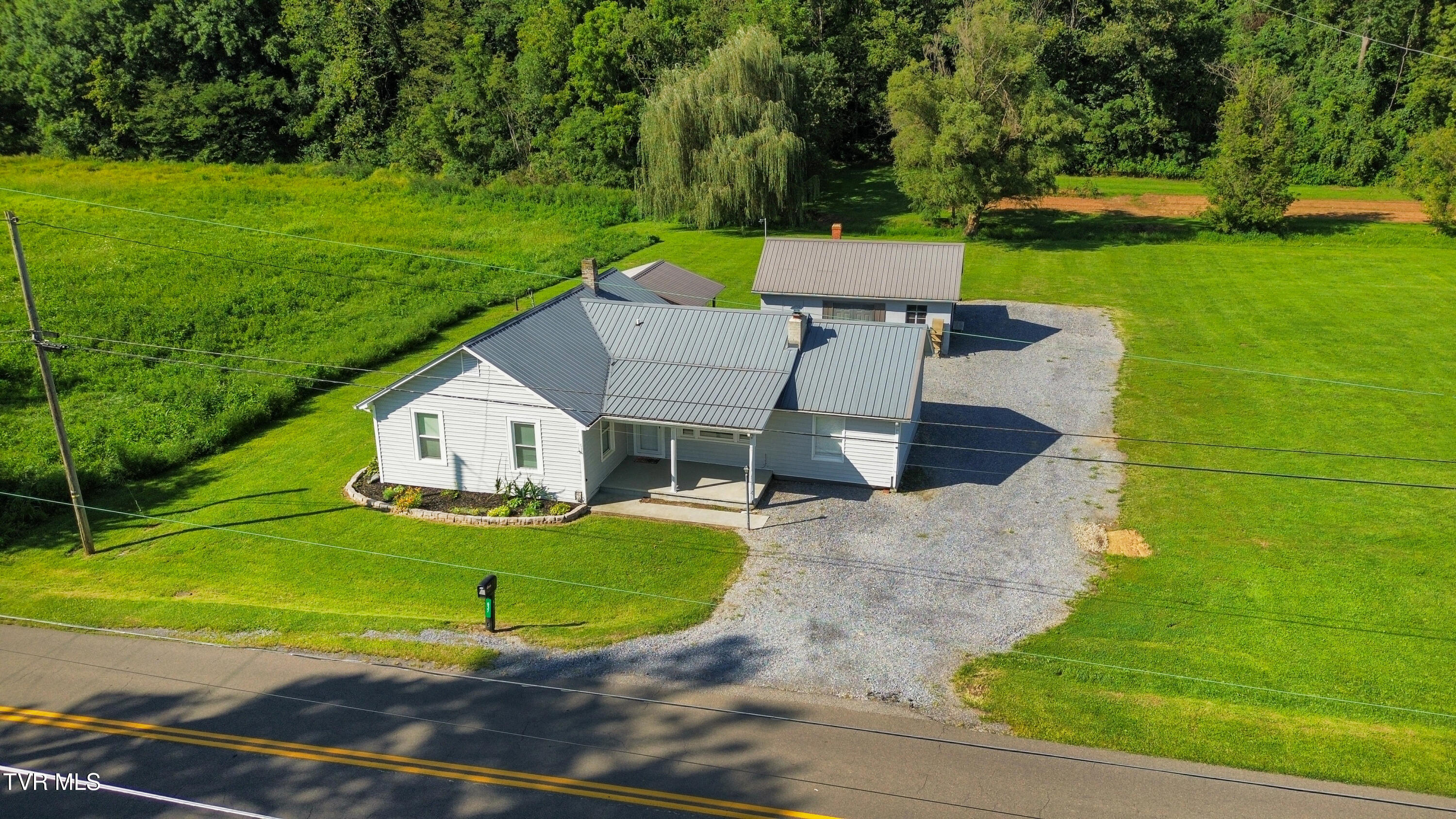 637 Riverside Road Property Photo 1