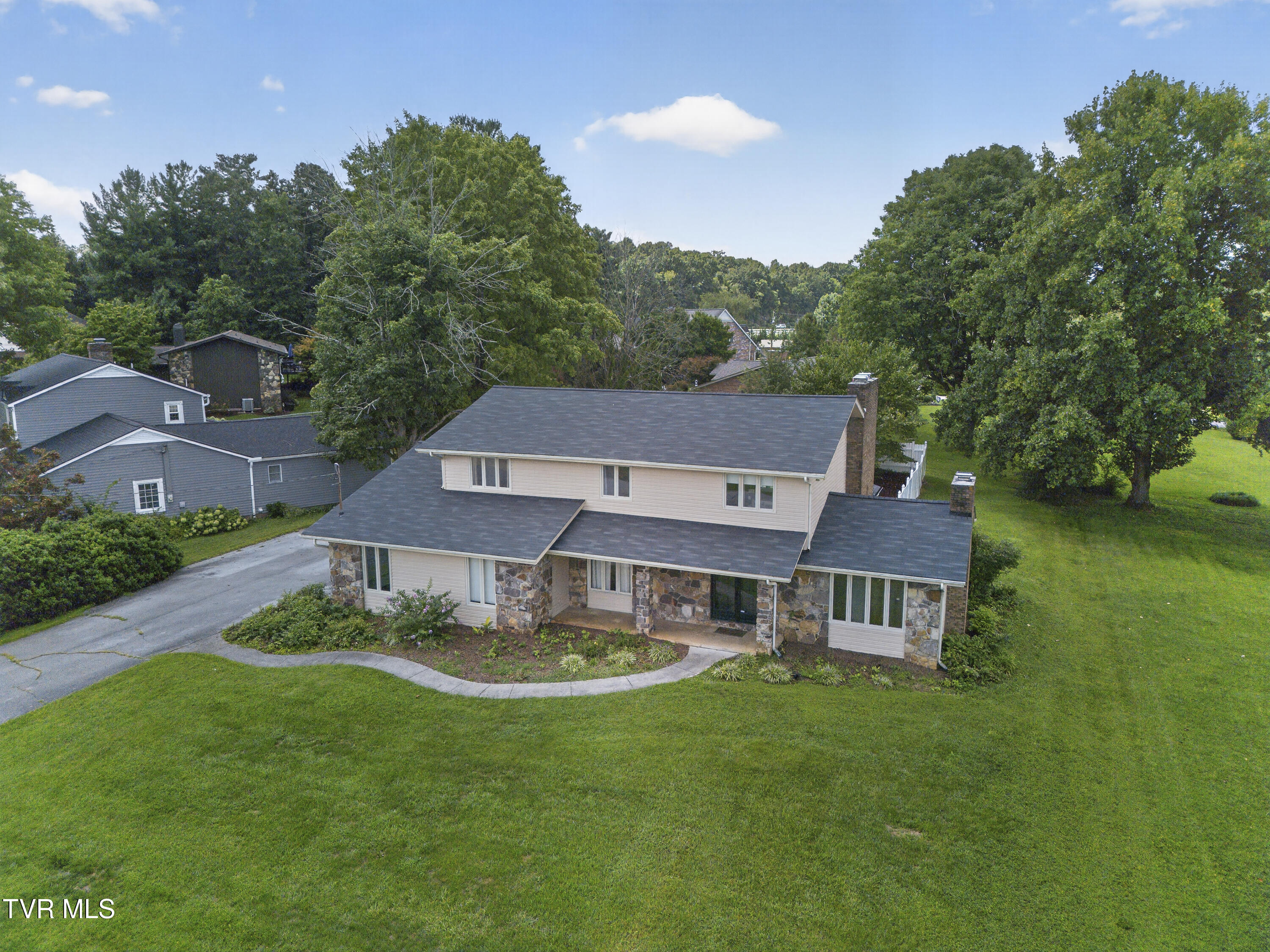102 Sandpiper Circle Property Photo 1