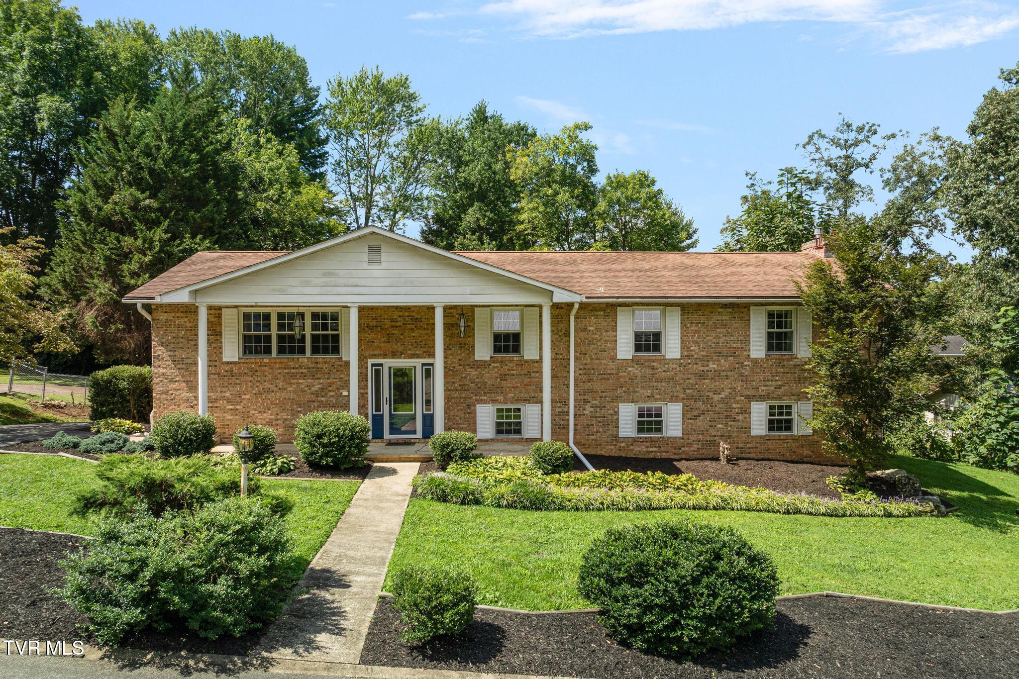 1207 Rambling Court Property Photo 1