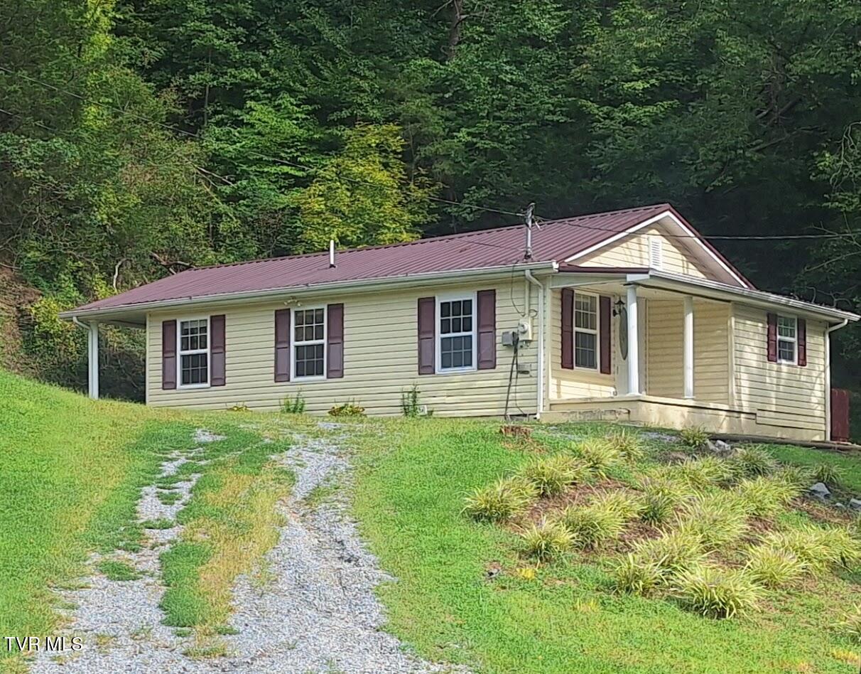 1141 Piney Flats Road Property Photo 1