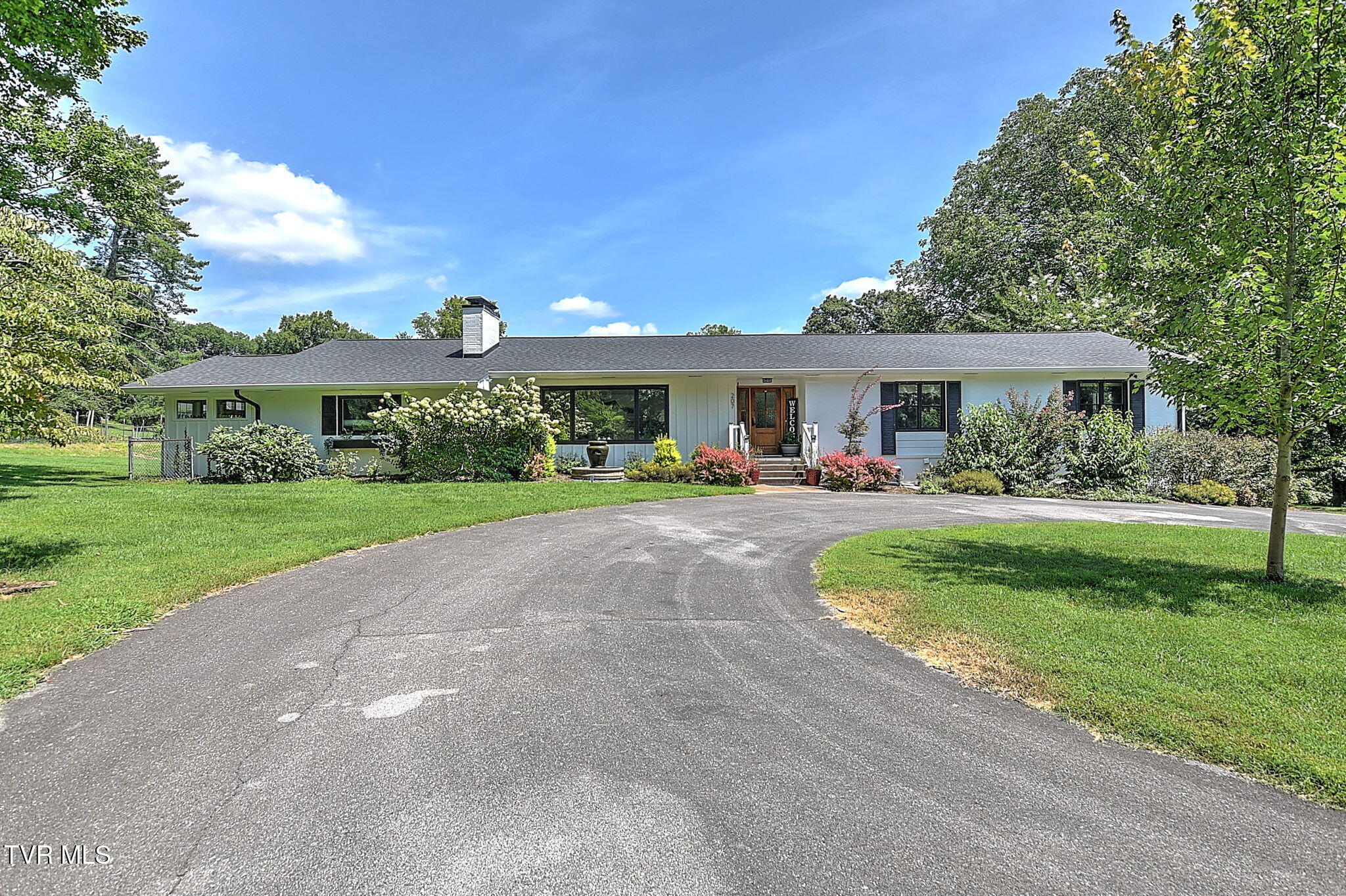 207 Maple Tree Drive Property Photo 1