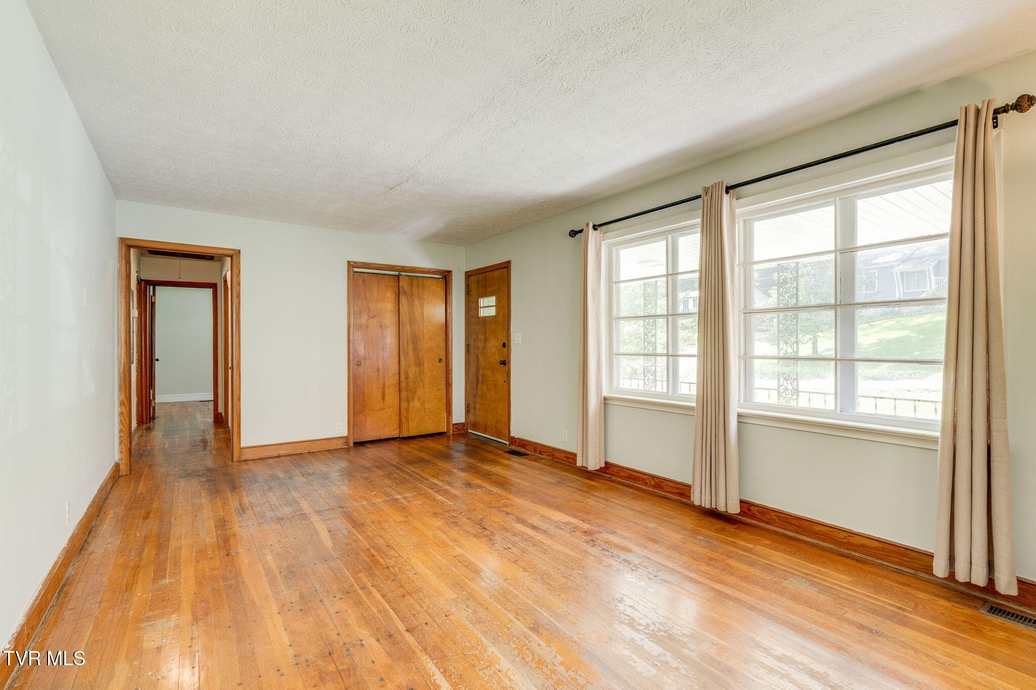 337 Woodcrest Drive Property Photo 7