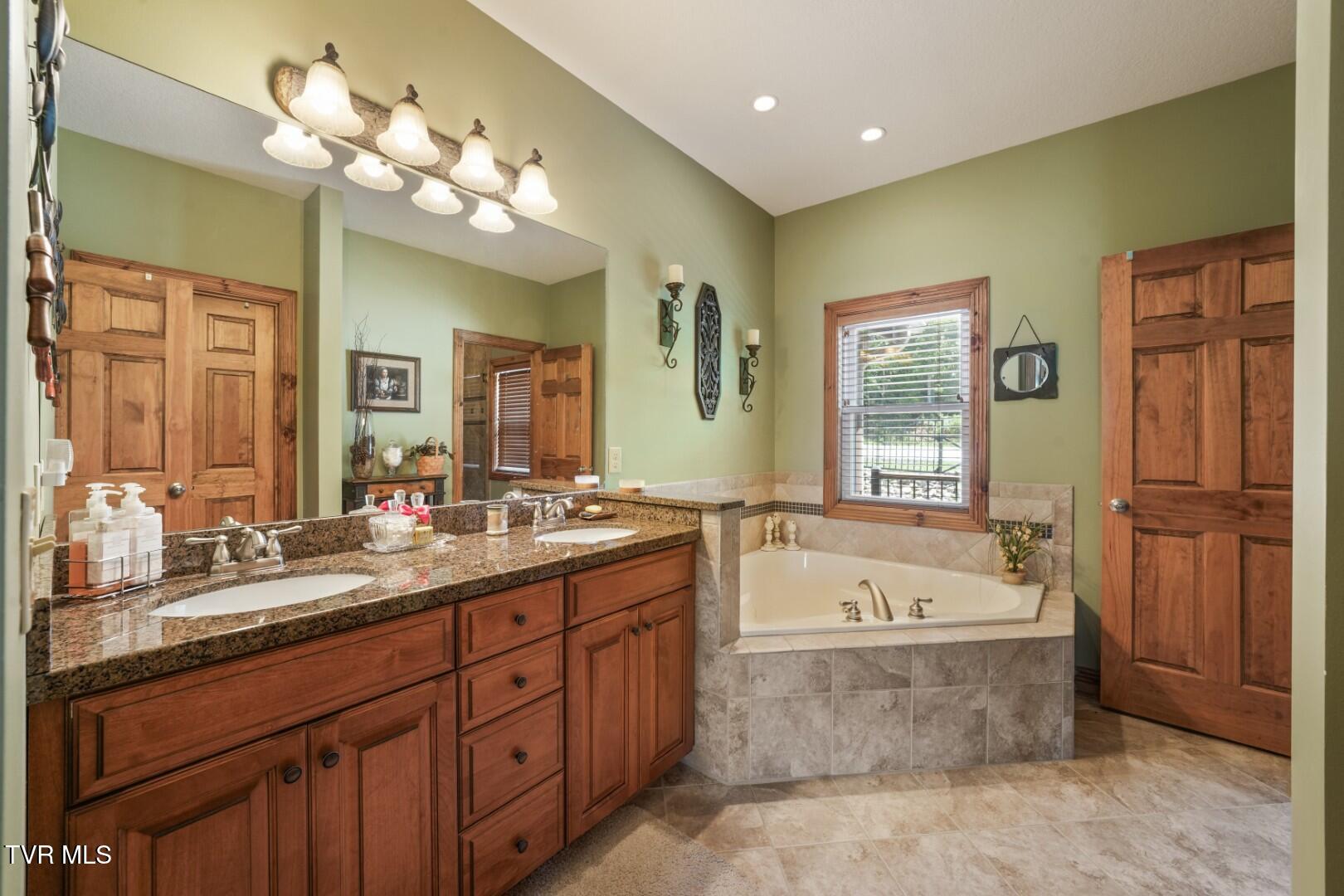 1154 Stoneway Court Property Photo 17