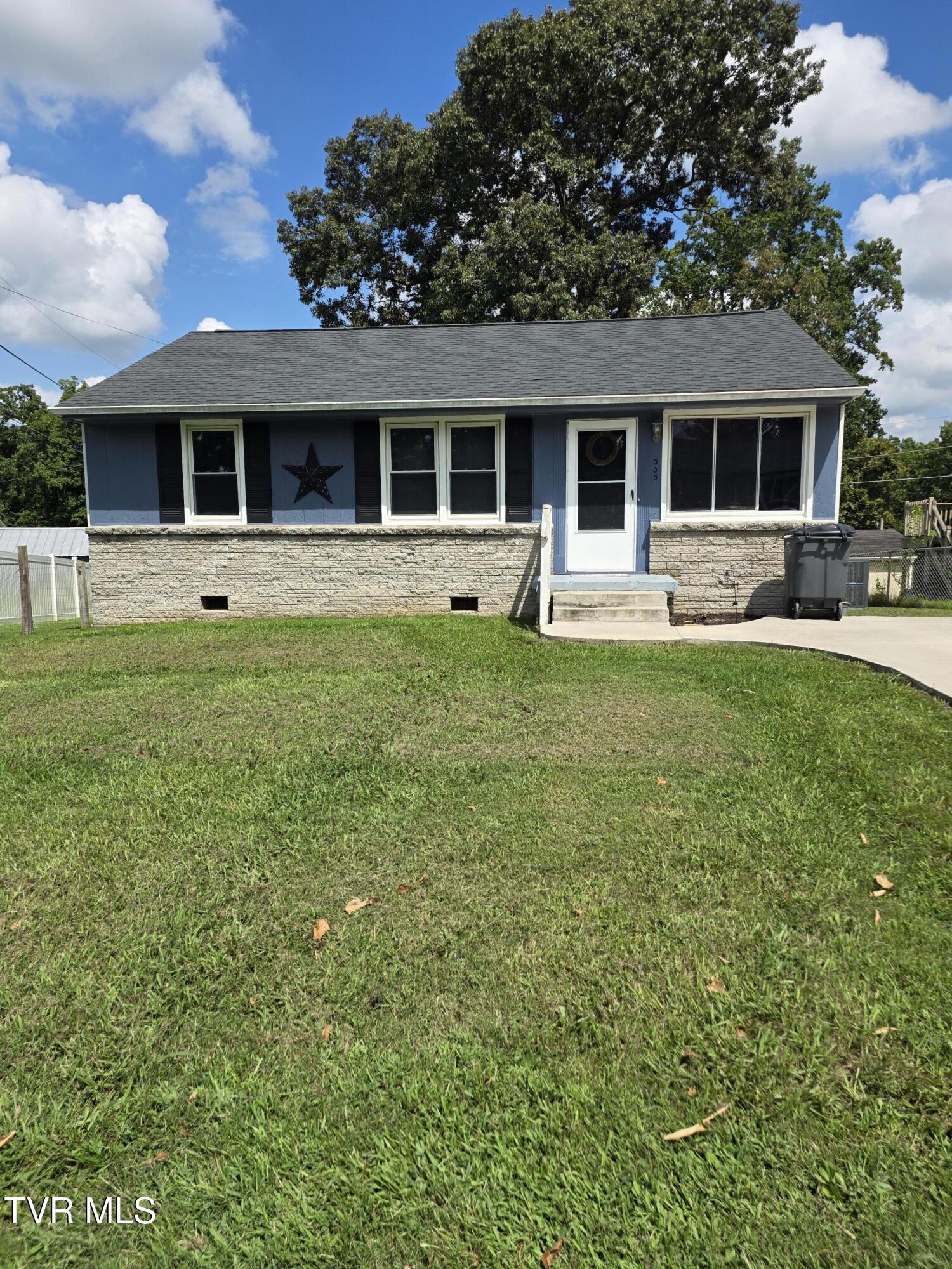303 Iris Drive Property Photo 1