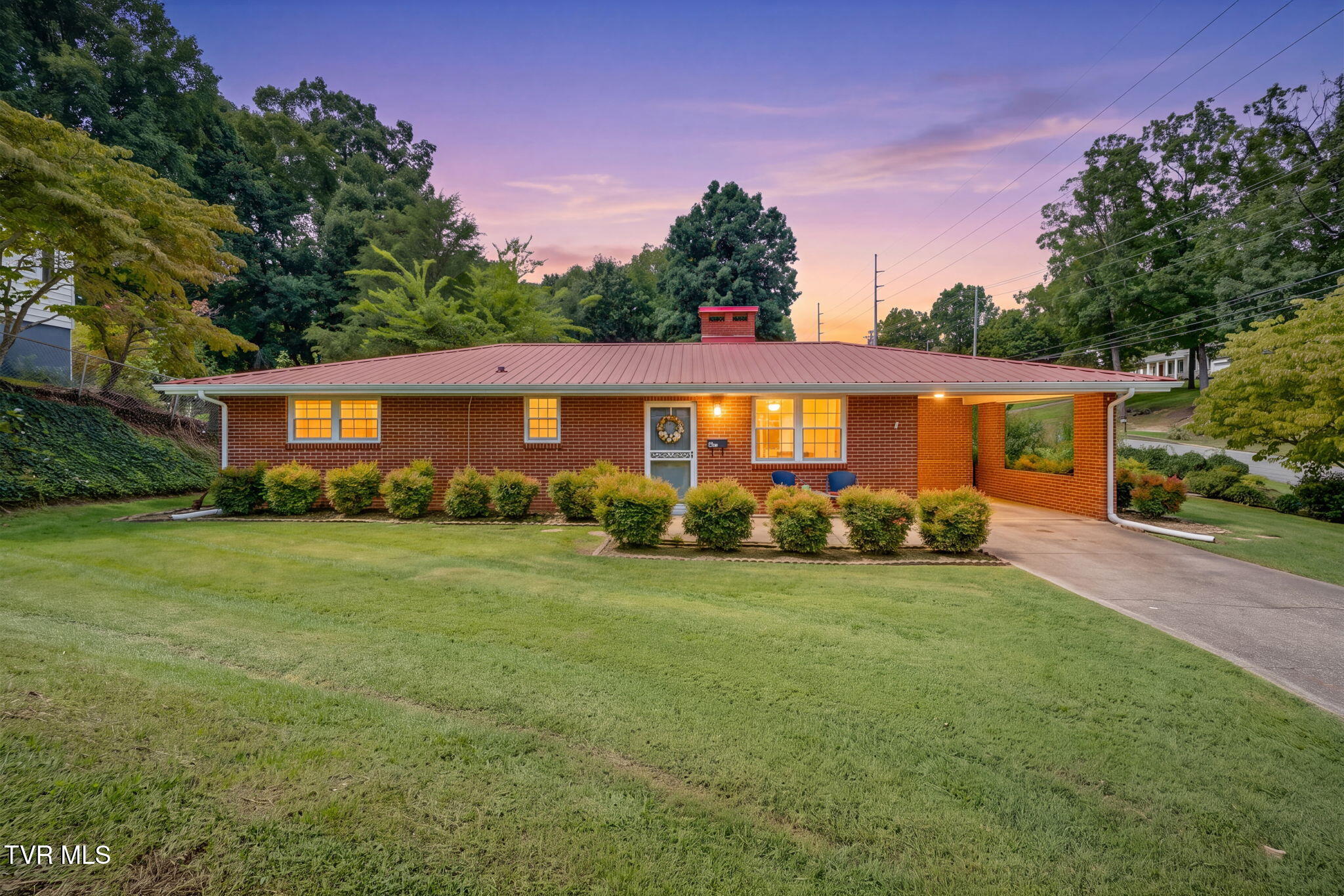 100 Hickory Drive Property Photo 1