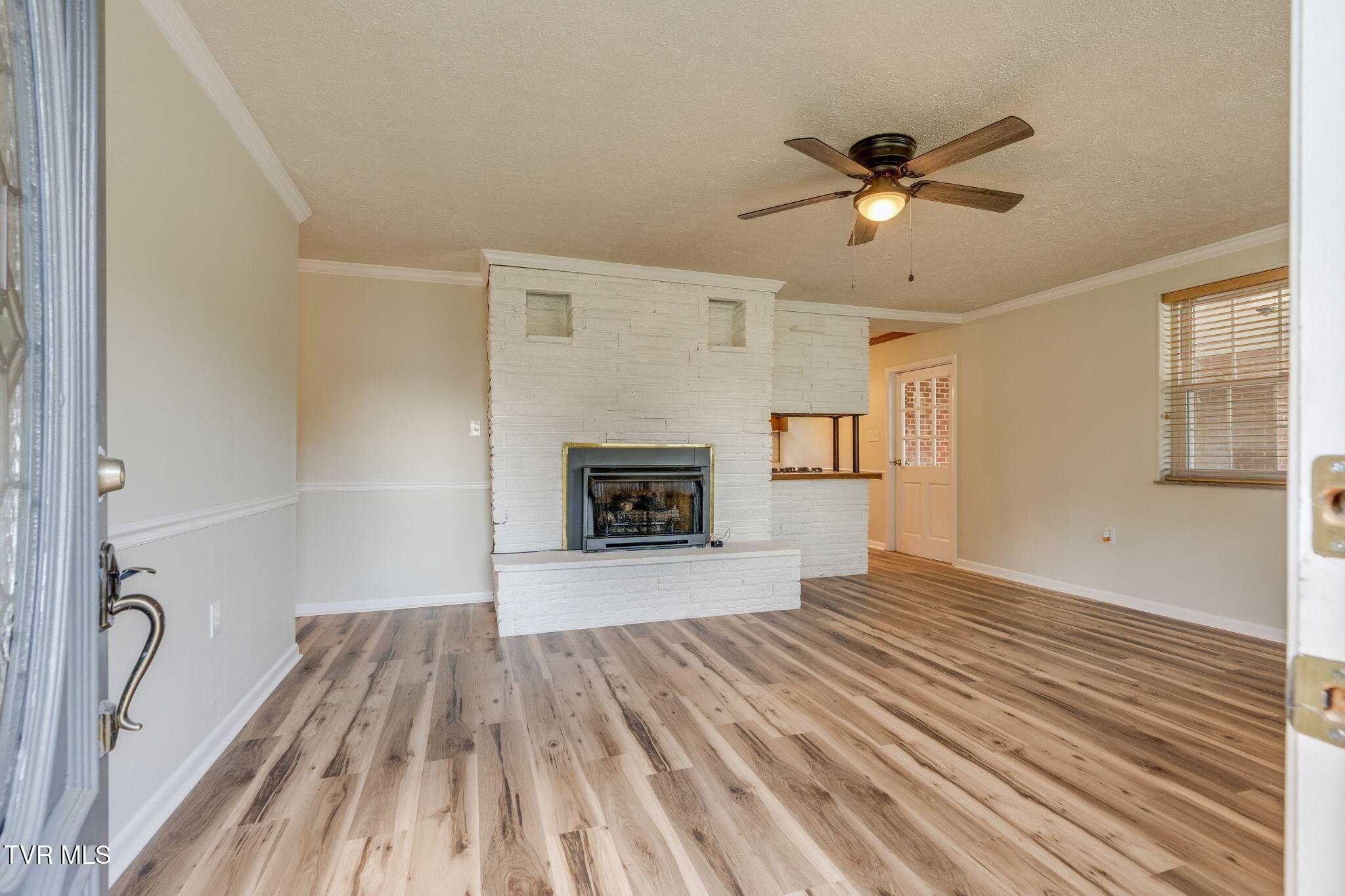 100 Hickory Drive Property Photo 6
