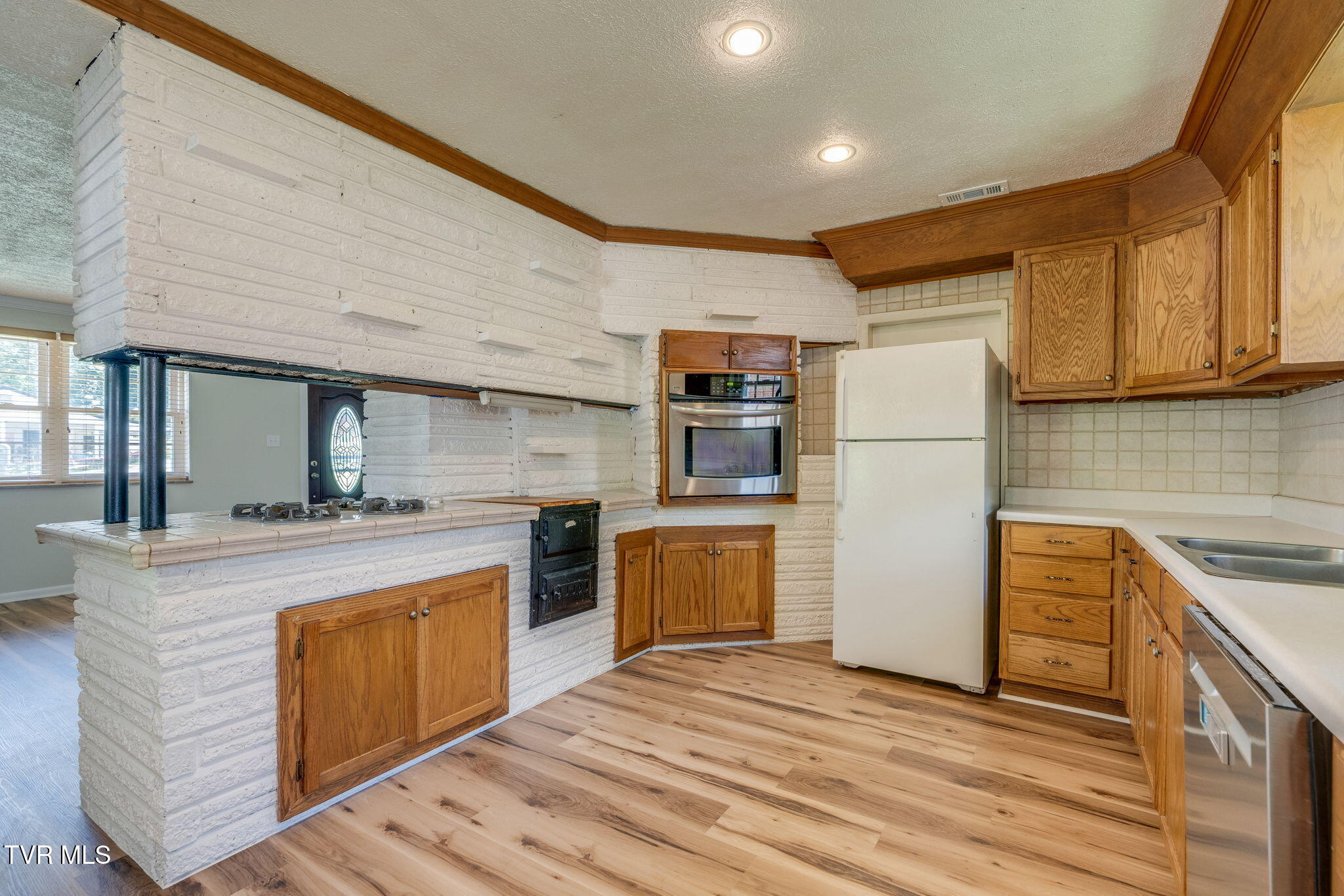 100 Hickory Drive Property Photo 12