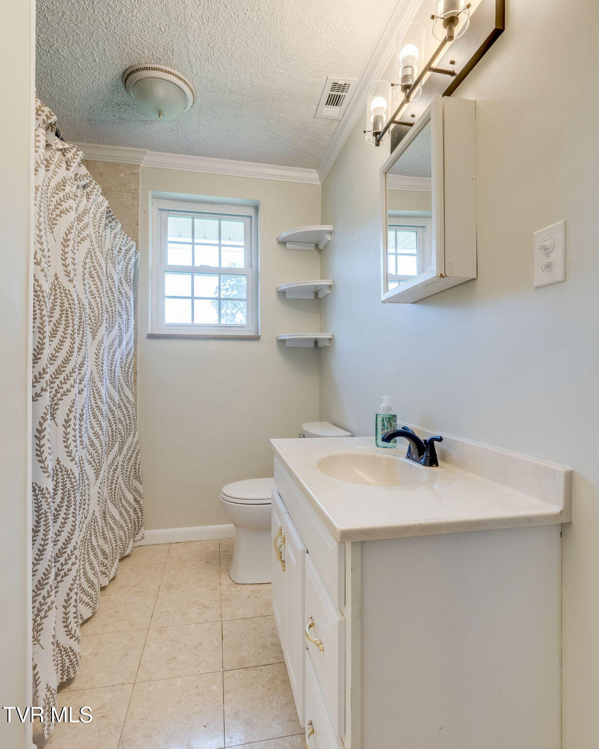 100 Hickory Drive Property Photo 16
