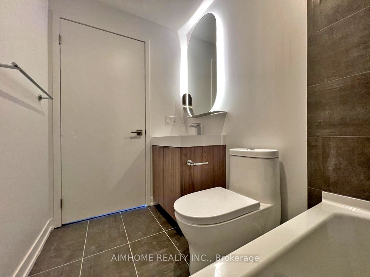 15 Holmes Ave Property Photo 2