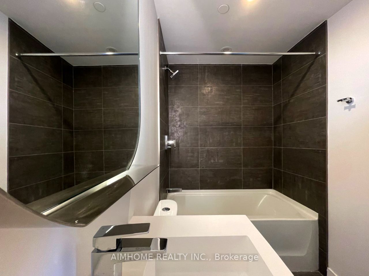 15 Holmes Ave Property Photo 3
