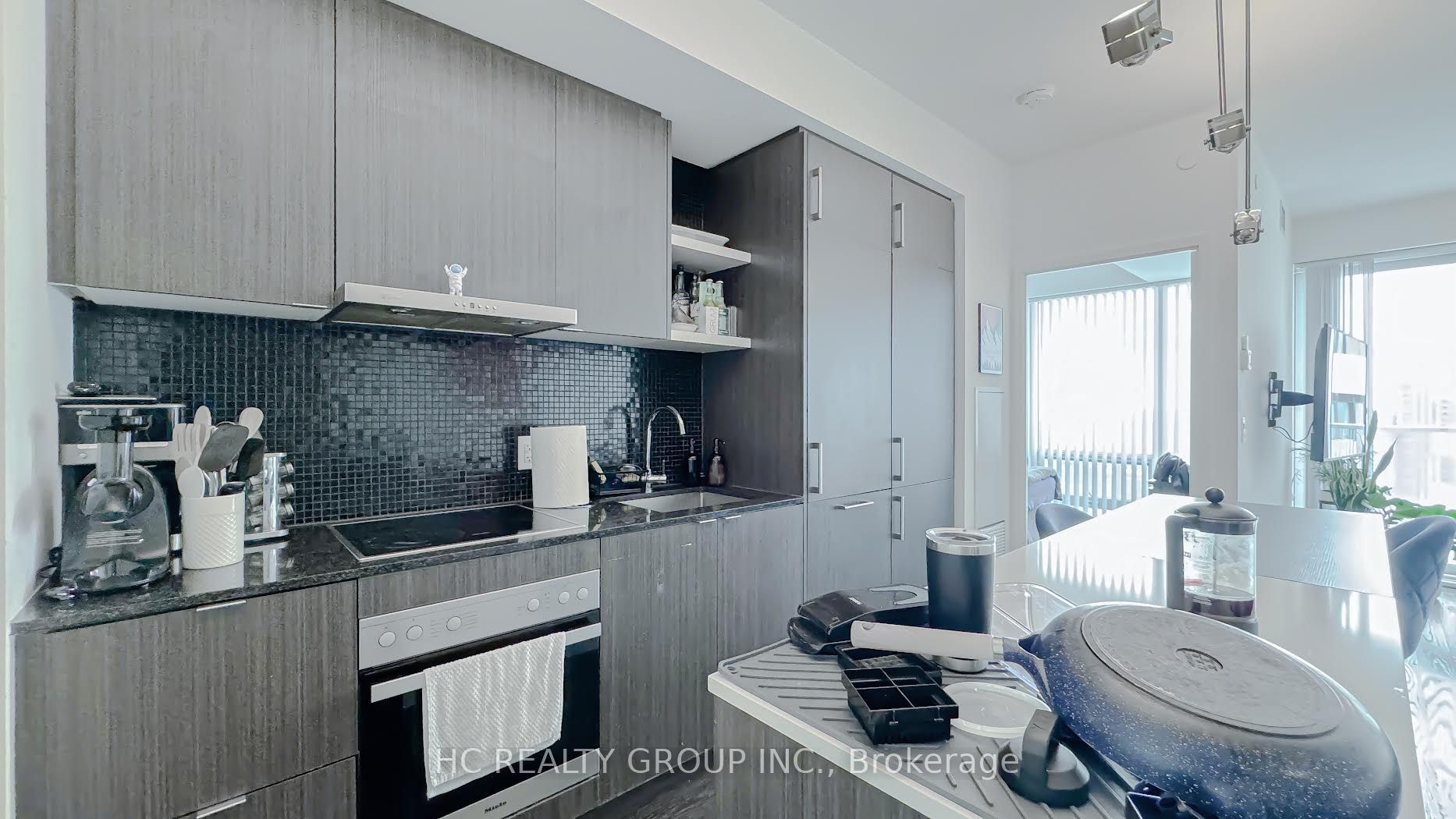 #6506 - 100 Harbour Street Property Photo 6