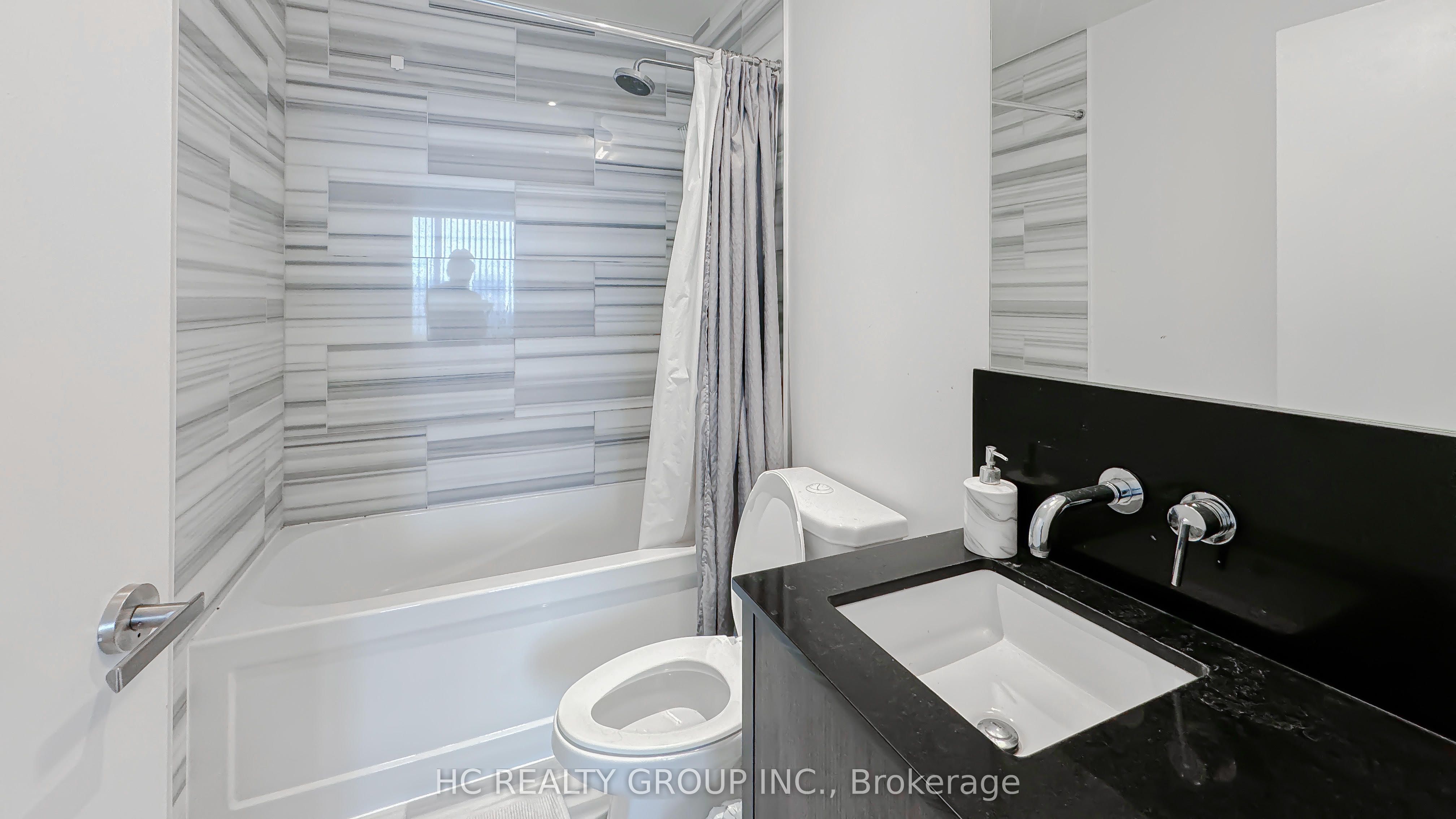 #6506 - 100 Harbour Street Property Photo 17