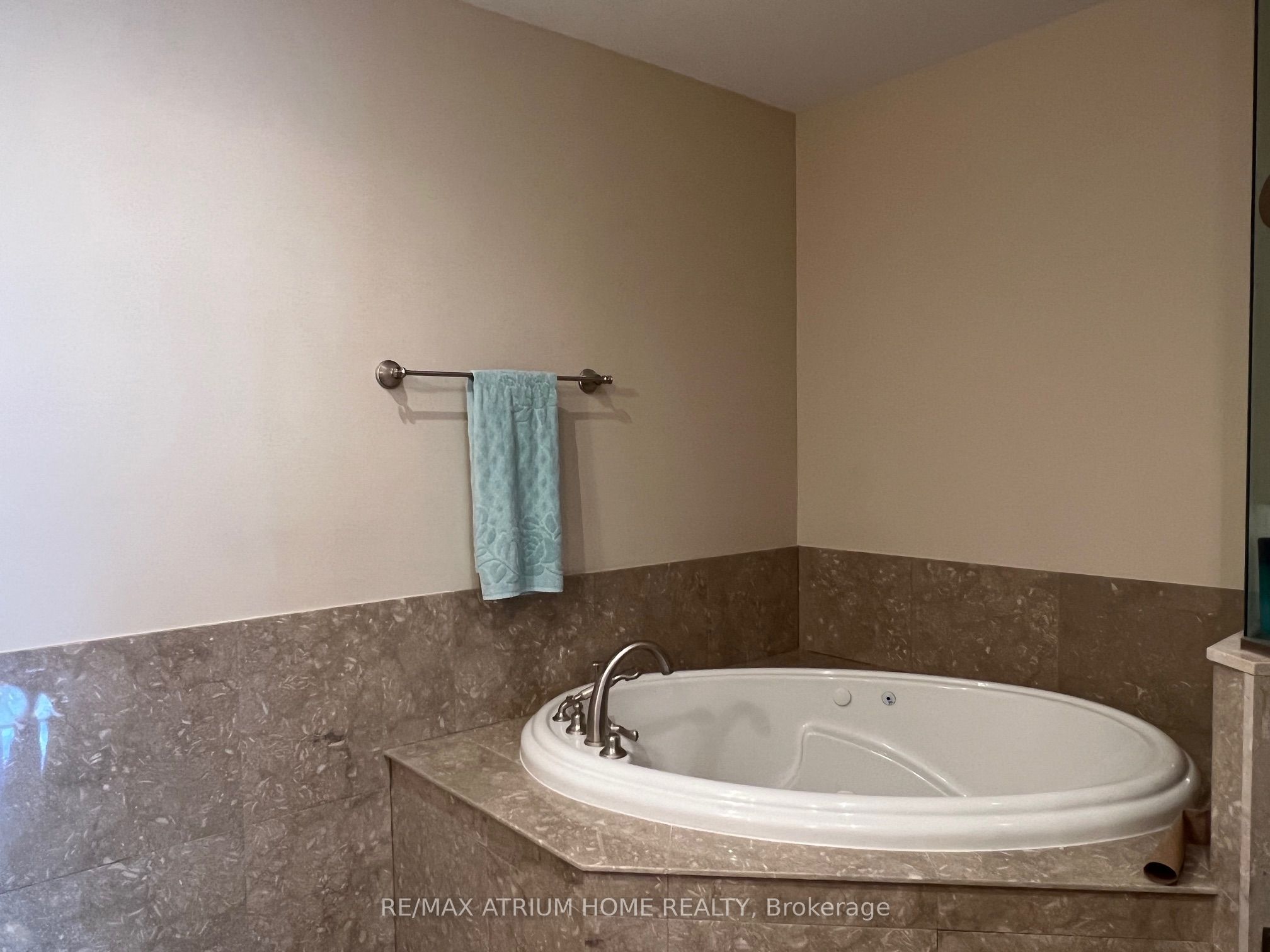#1705 - 662 Sheppard Avenue Property Photo 15
