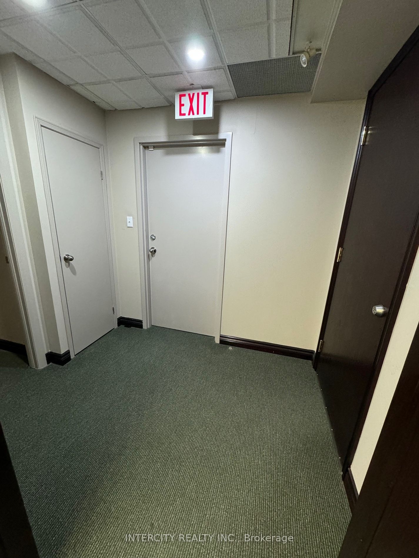 800 Sheppard Ave W Property Photo 8