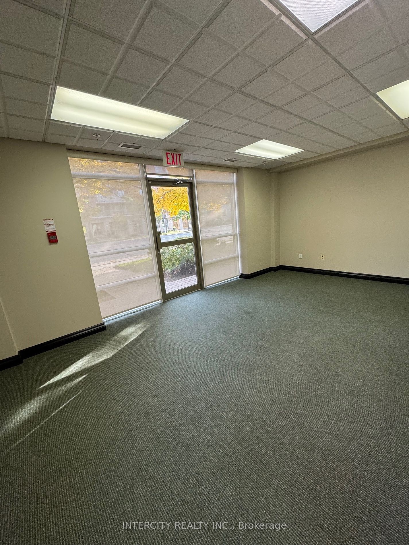 800 Sheppard Ave W Property Photo 9