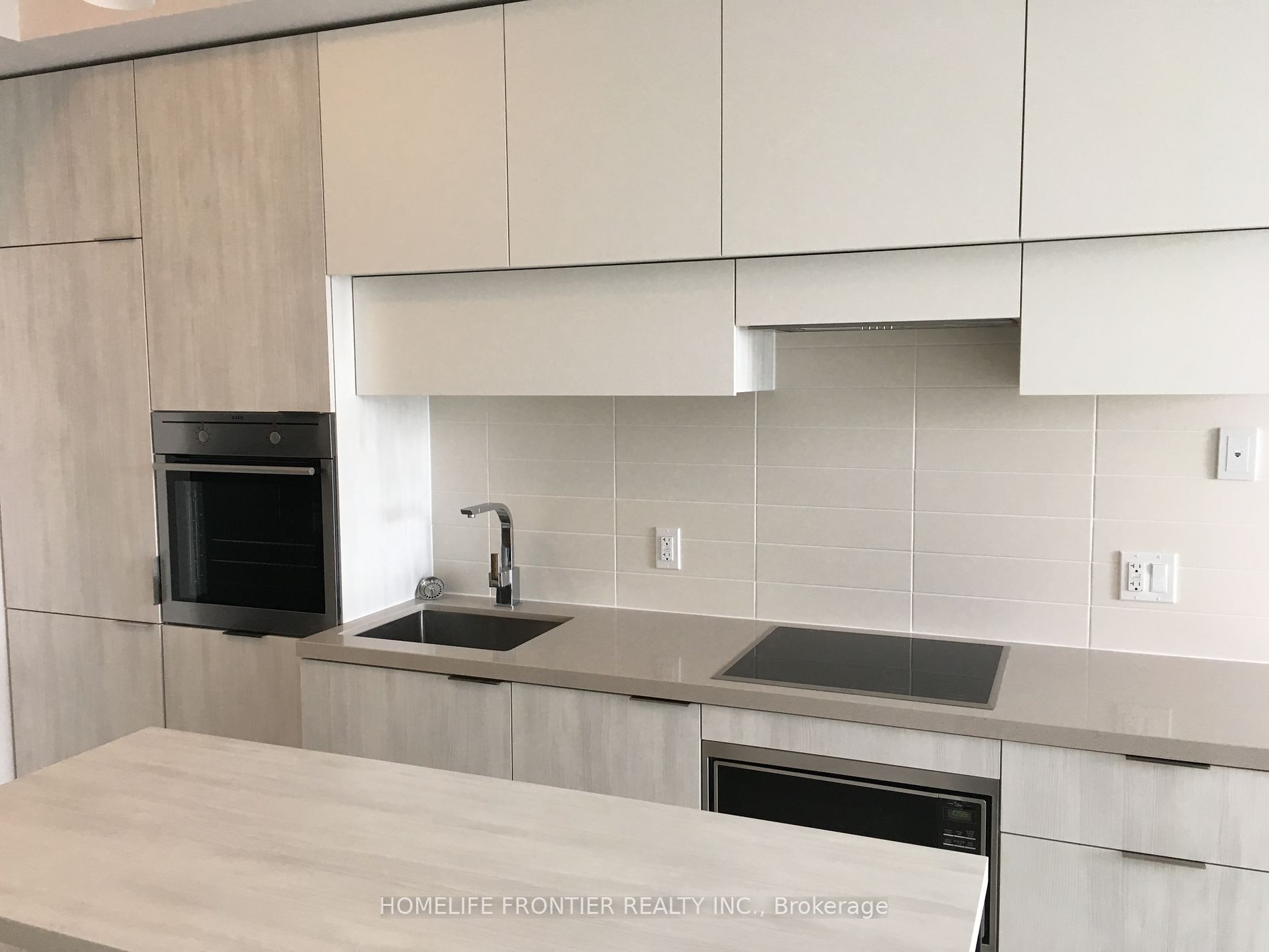 8 Eglinton Ave E Property Photo