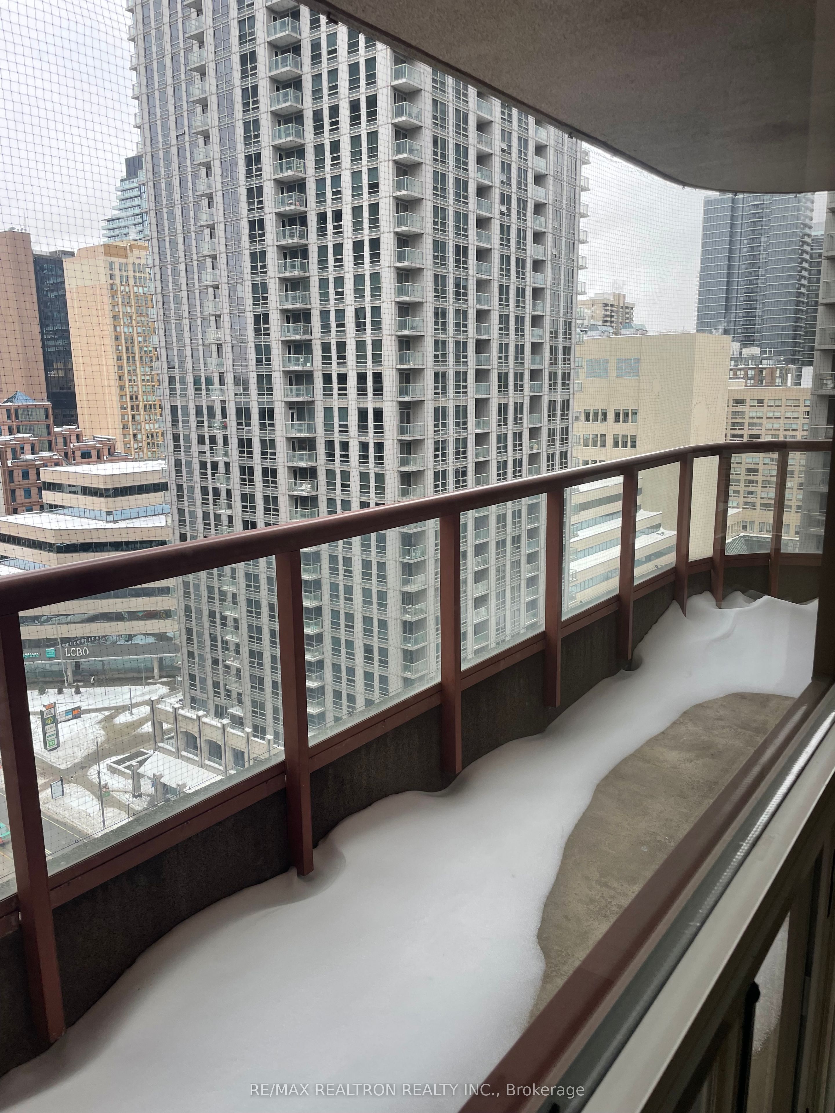 #1708 - 736 Bay Street Property Photo 4