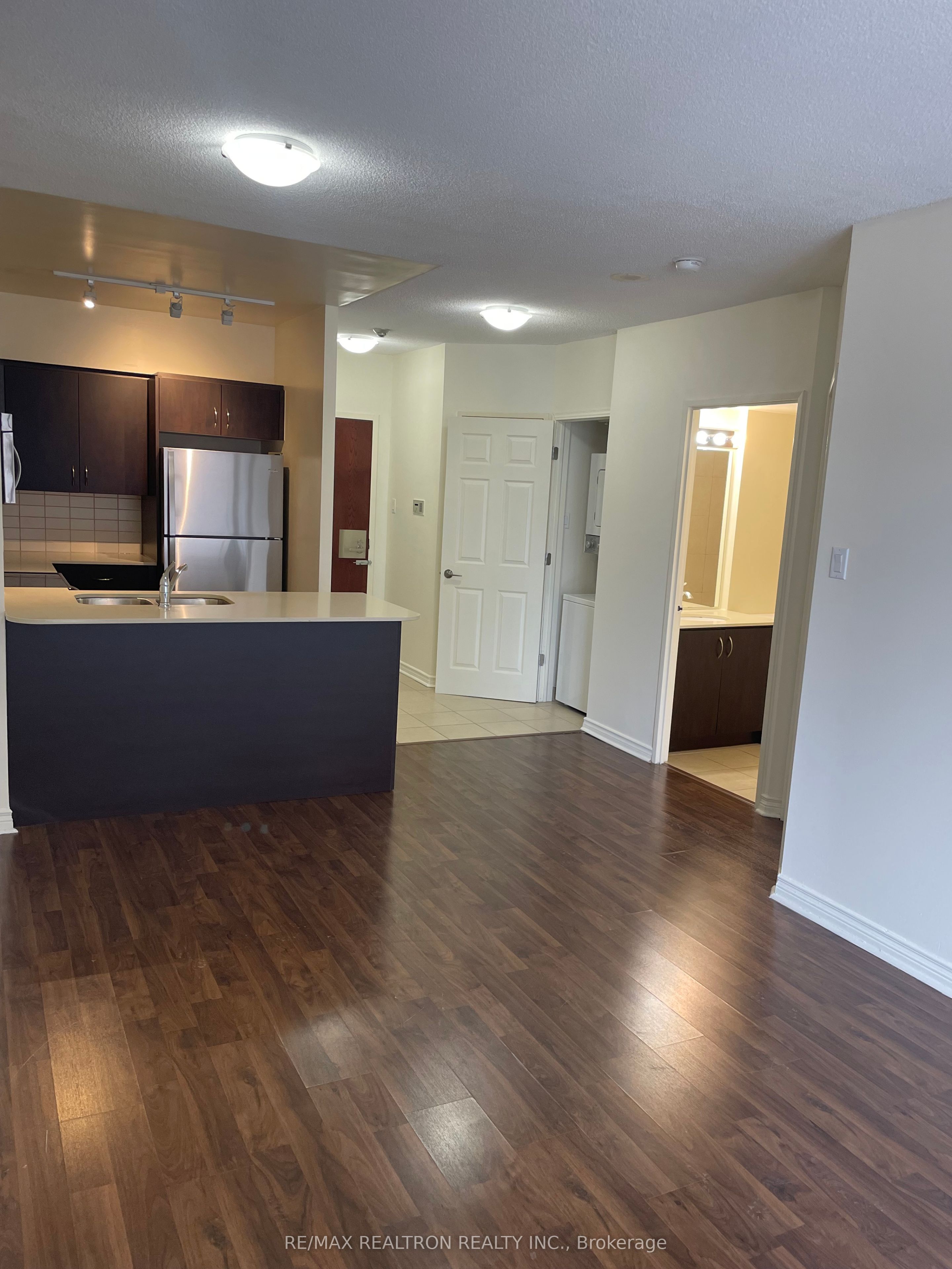 #1708 - 736 Bay Street Property Photo 5