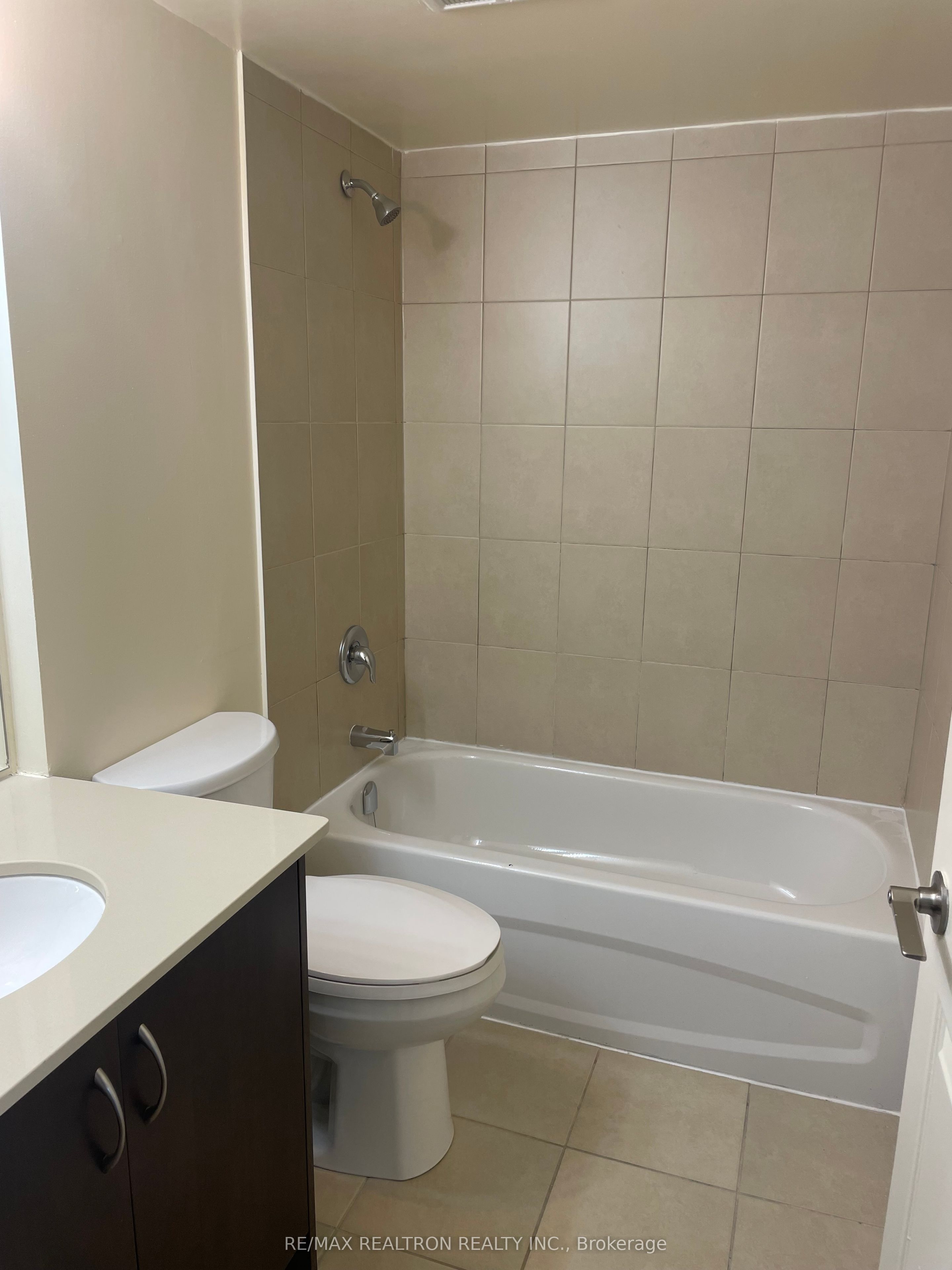 #1708 - 736 Bay Street Property Photo 8
