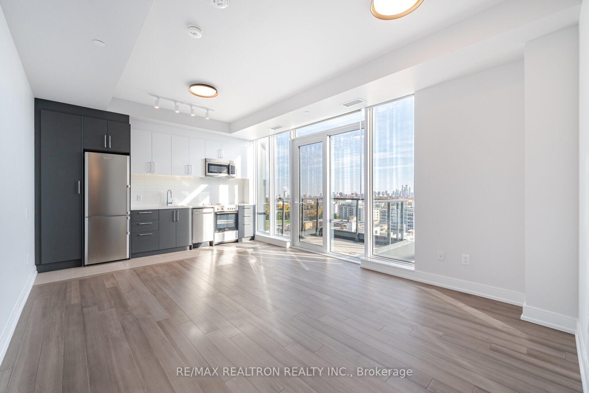 #1111 - 2525 Bathurst Street Property Photo 3