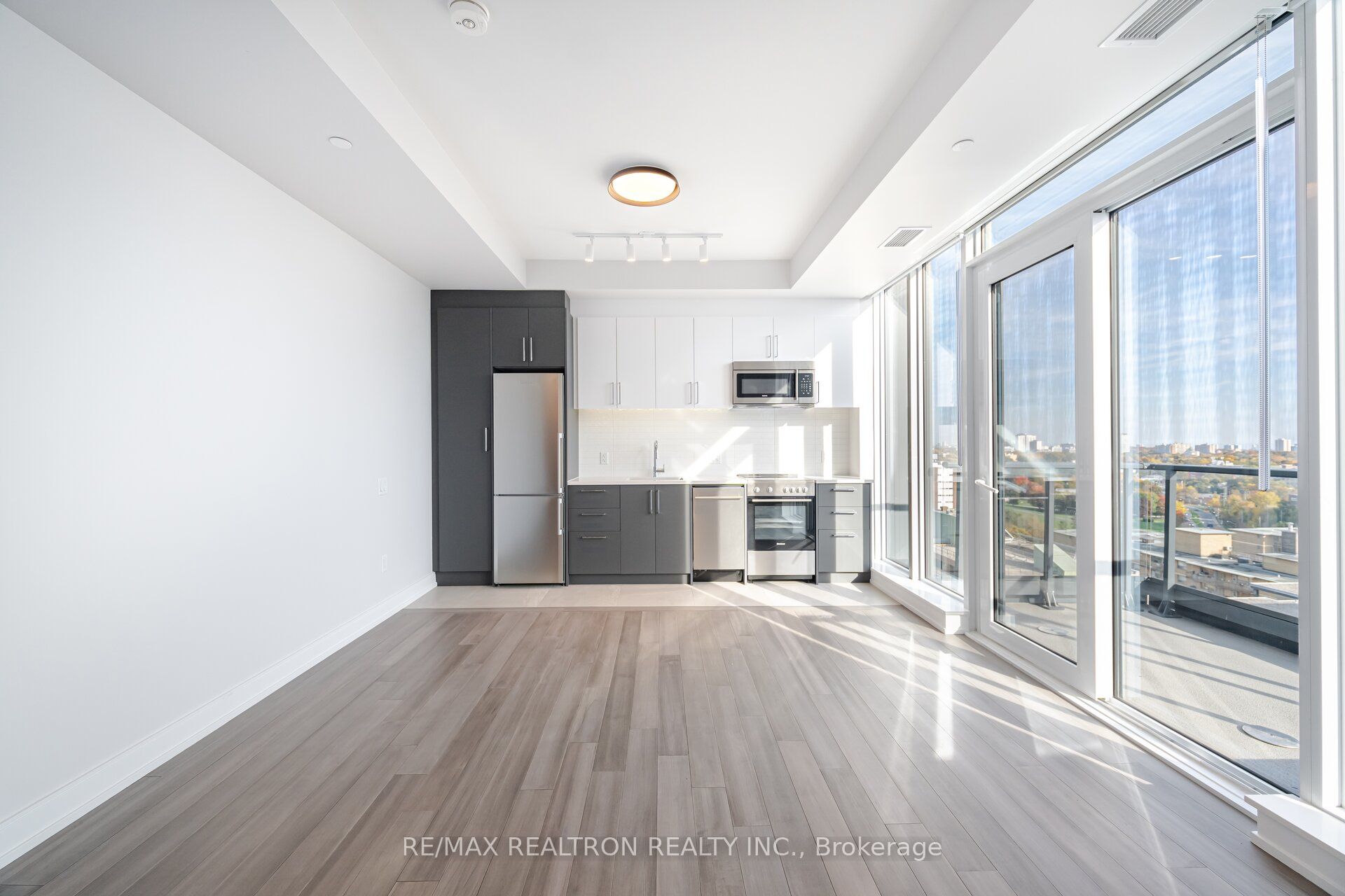#1111 - 2525 Bathurst Street Property Photo 4