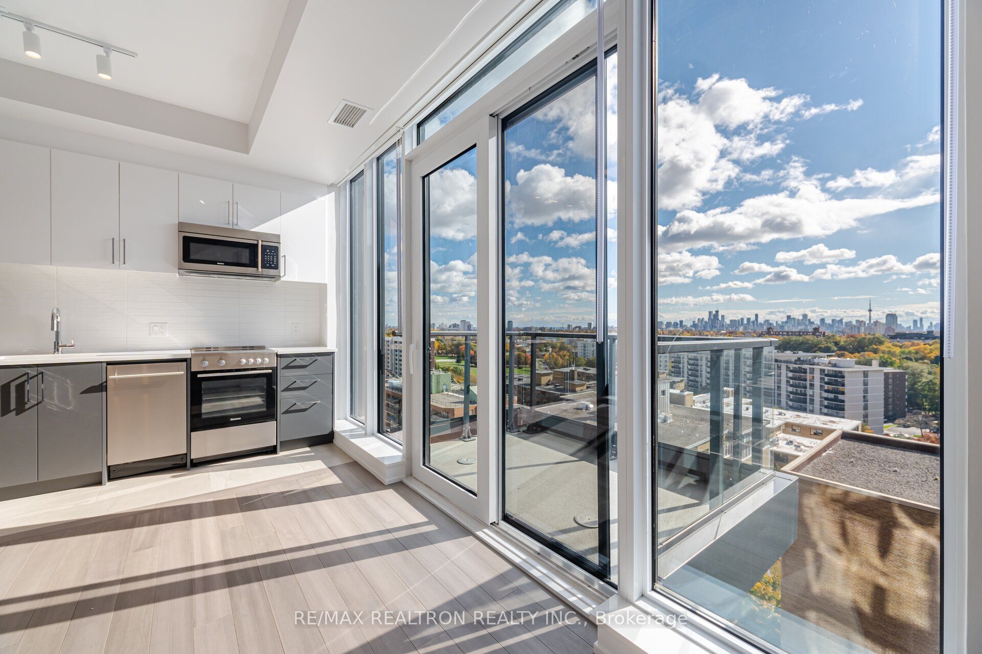 #1111 - 2525 Bathurst Street Property Photo 7