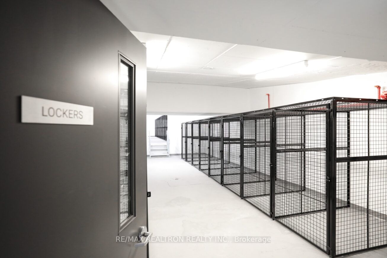 #1111 - 2525 Bathurst Street Property Photo 34