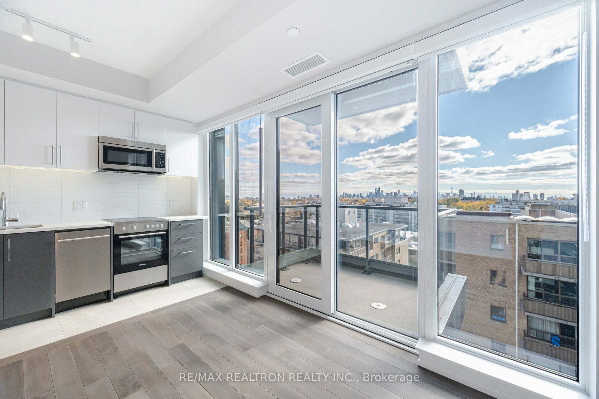 #1111 - 2525 Bathurst Street Property Photo 39
