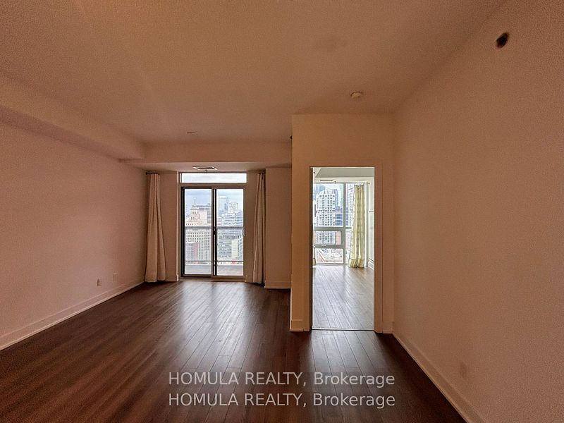 318 Richmond St W Property Photo 1