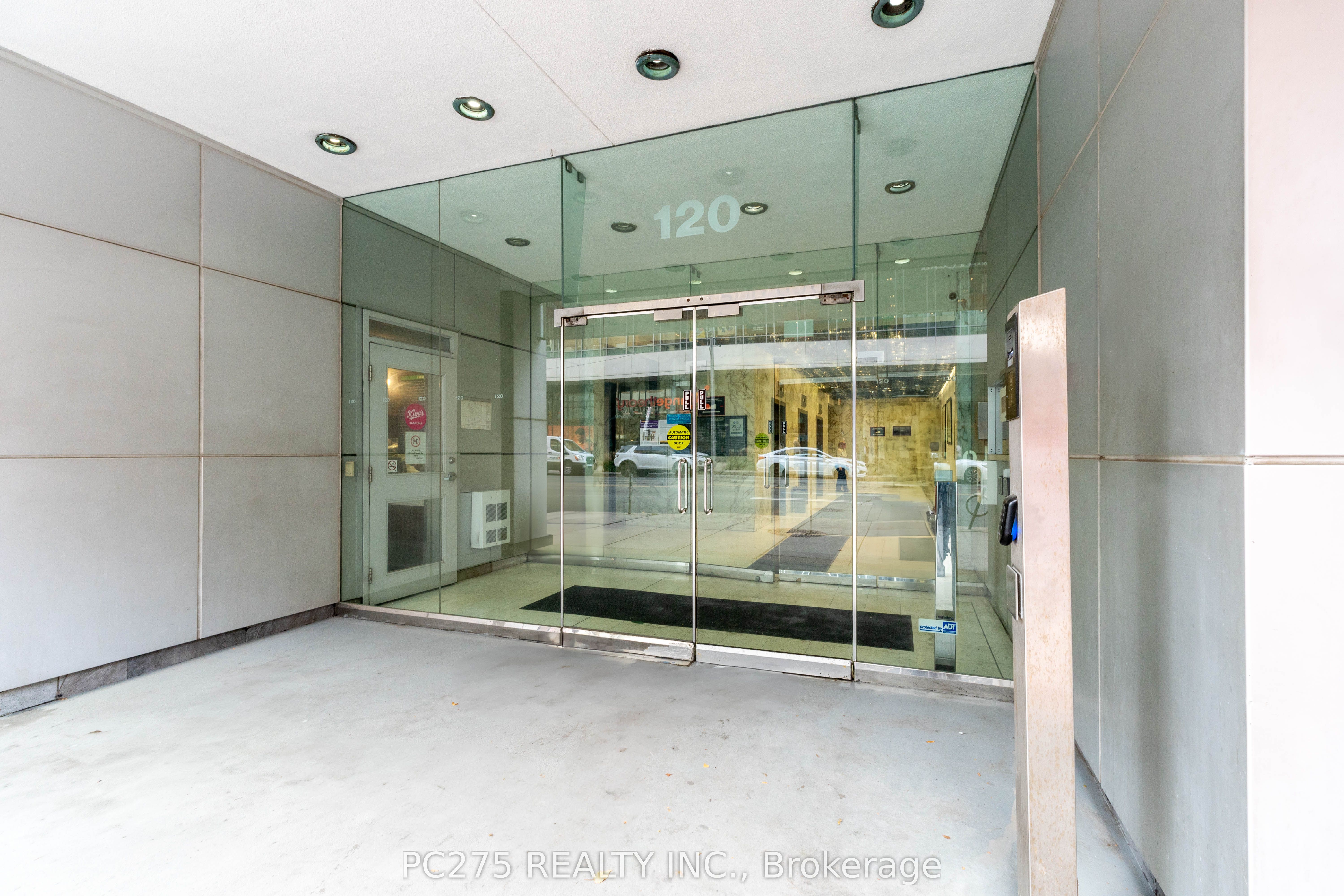 #900 - 120 Eglinton Avenue Property Photo 2