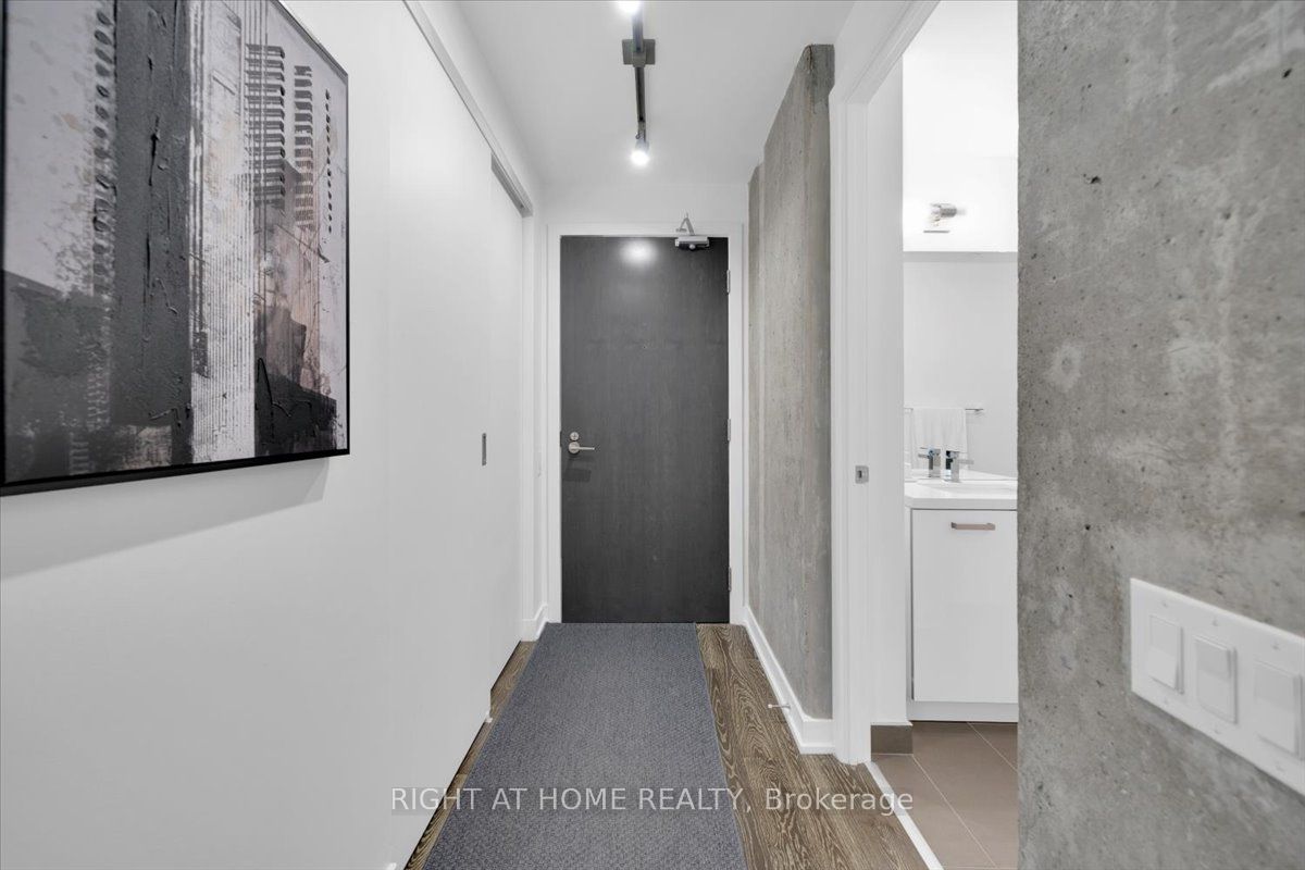 #402 - 11 Charlotte Street Property Photo 2