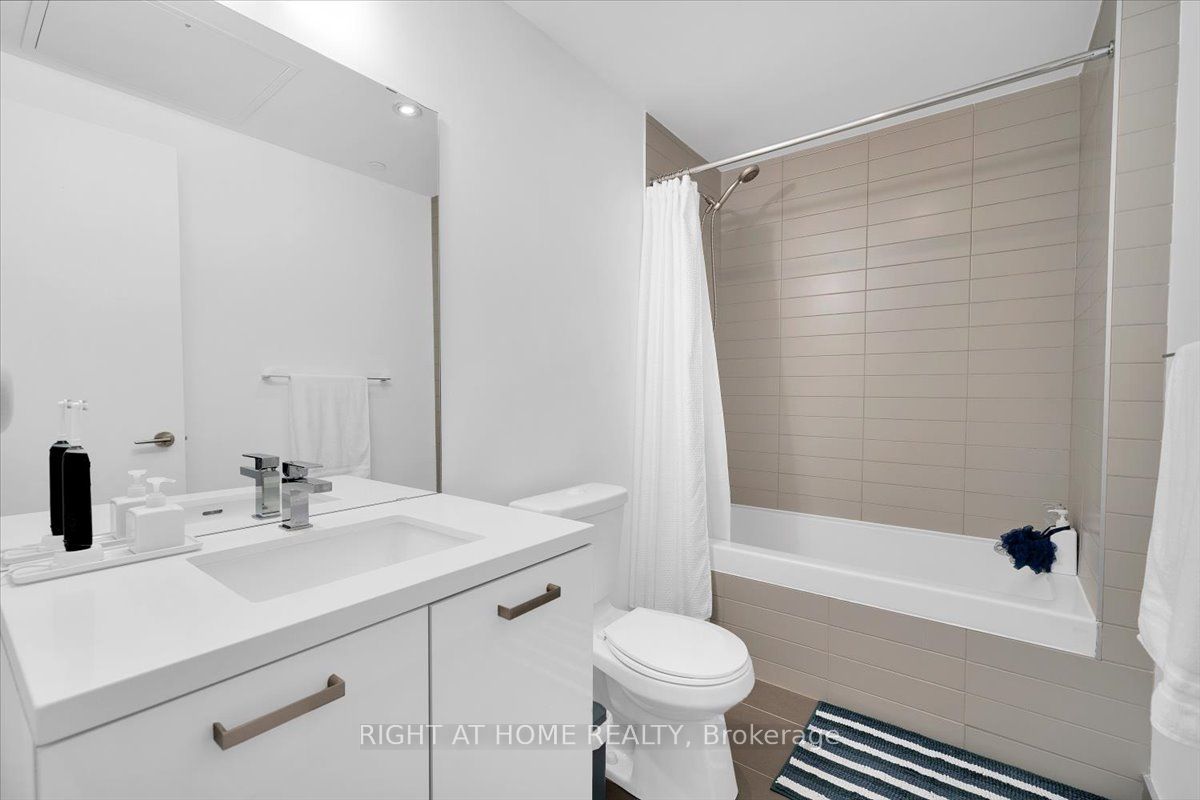 #402 - 11 Charlotte Street Property Photo 3