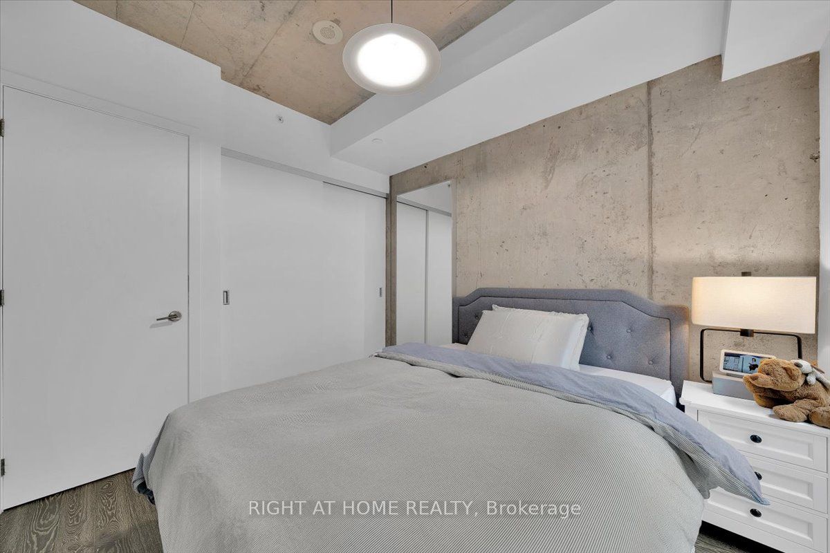 #402 - 11 Charlotte Street Property Photo 9