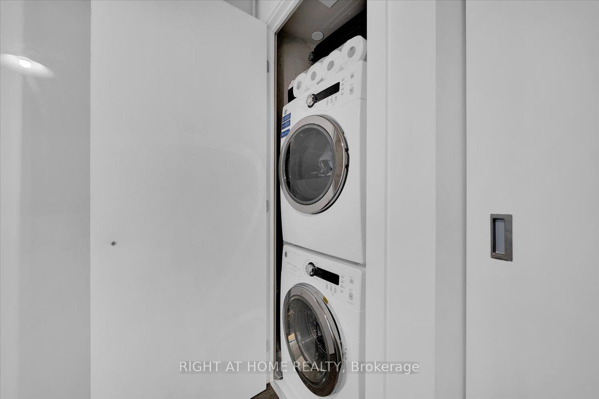 #402 - 11 Charlotte Street Property Photo 11