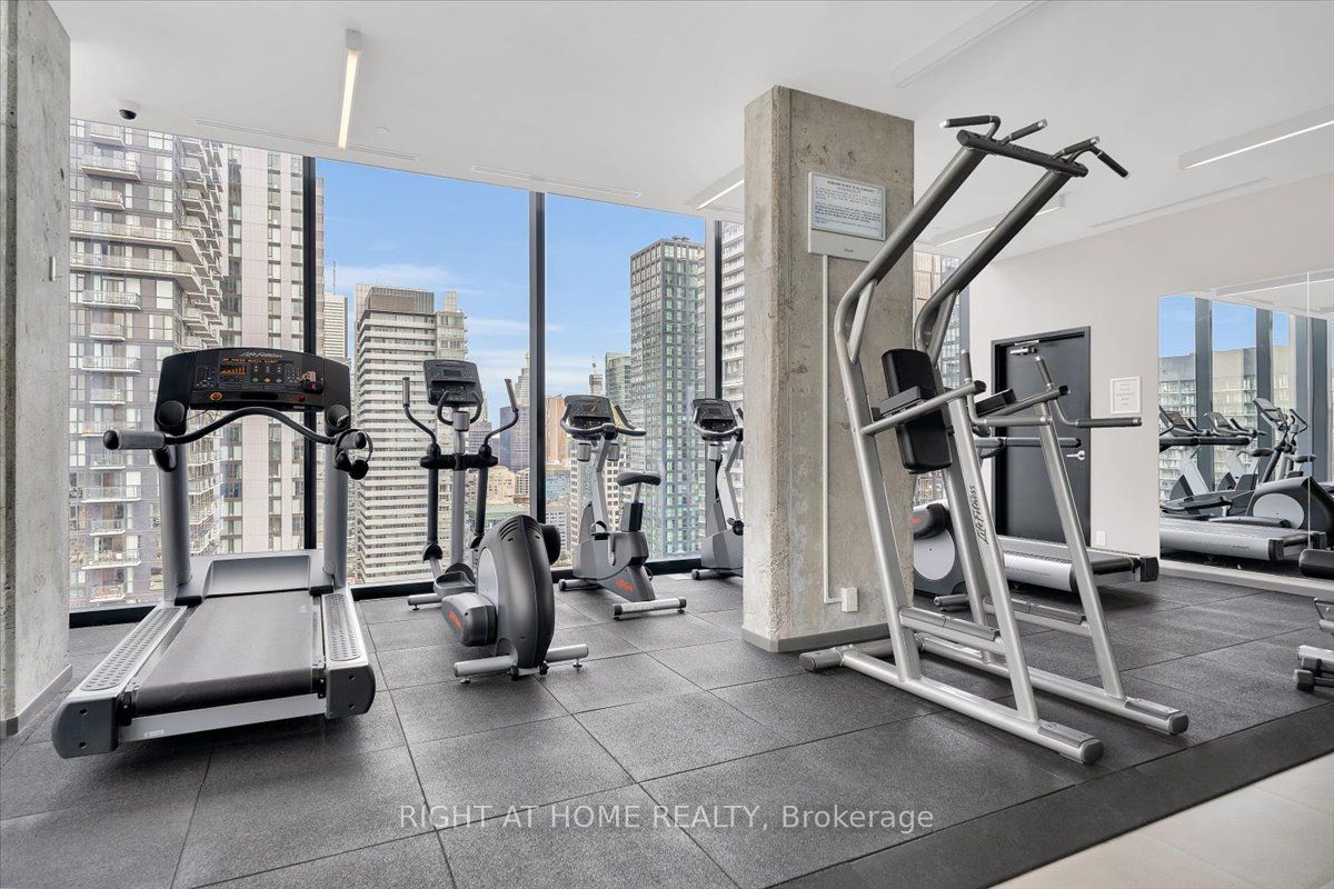 #402 - 11 Charlotte Street Property Photo 12