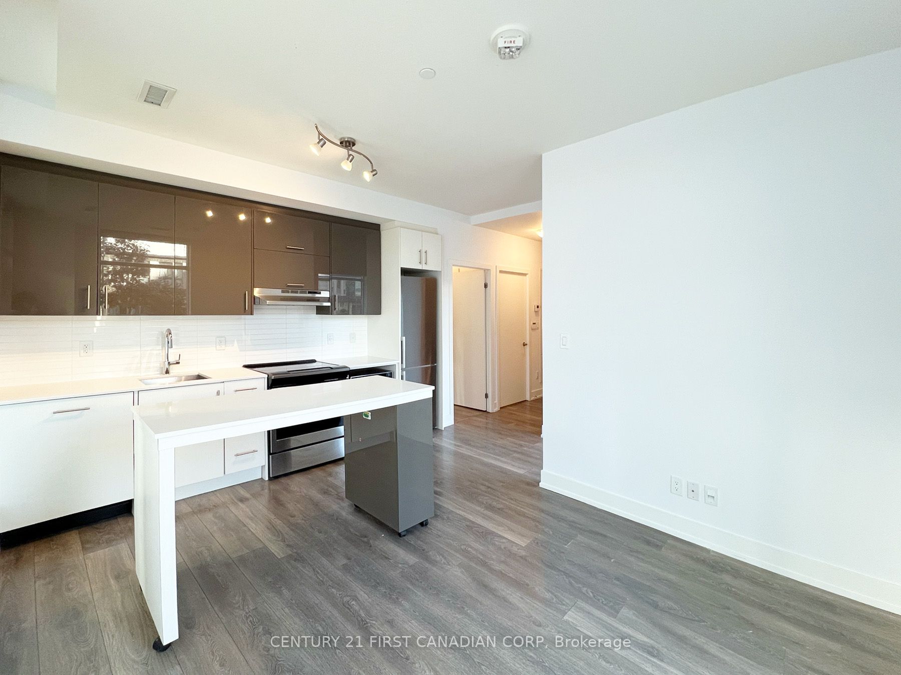 #107 - 180 Fairview Mall Drive Property Photo 7