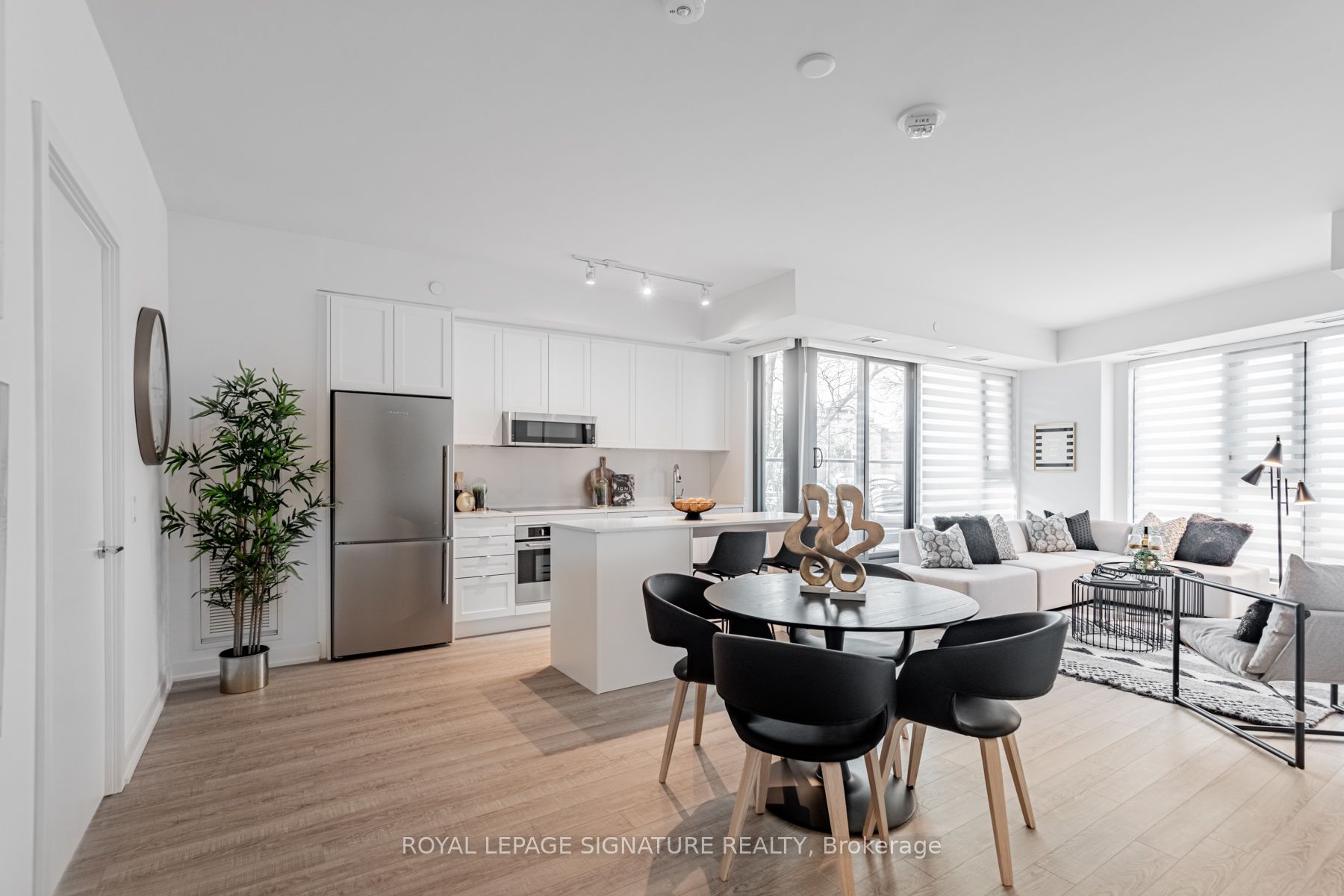 #215 - 250 Lawrence Avenue Property Photo 6