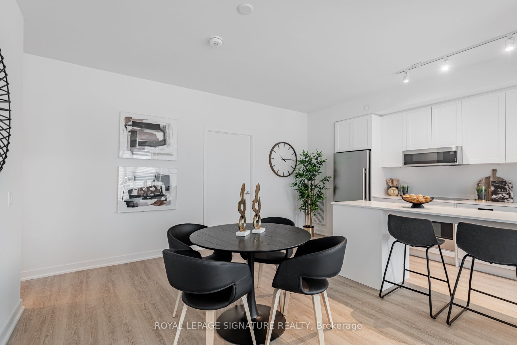 #215 - 250 Lawrence Avenue Property Photo 8