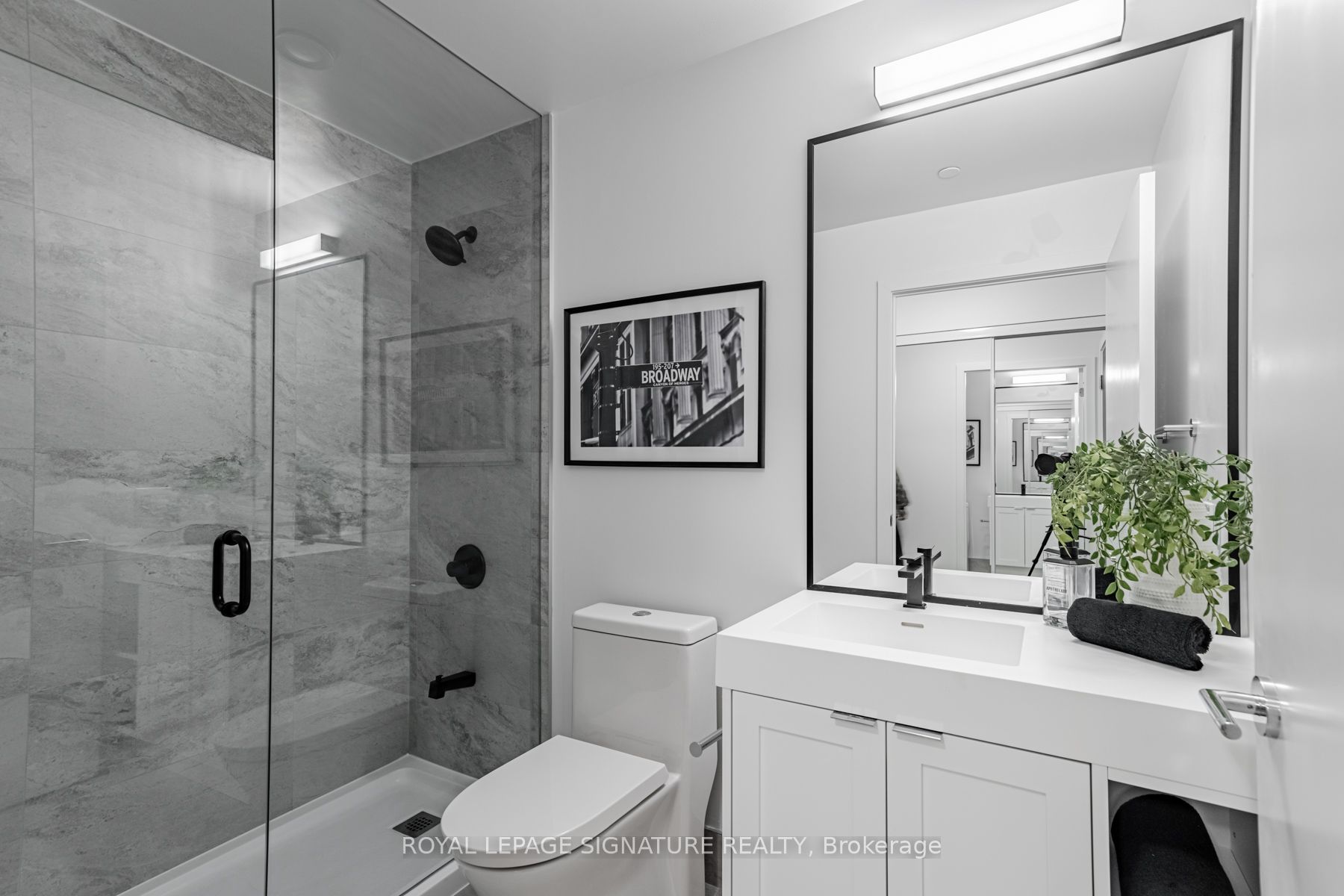 #215 - 250 Lawrence Avenue Property Photo 15