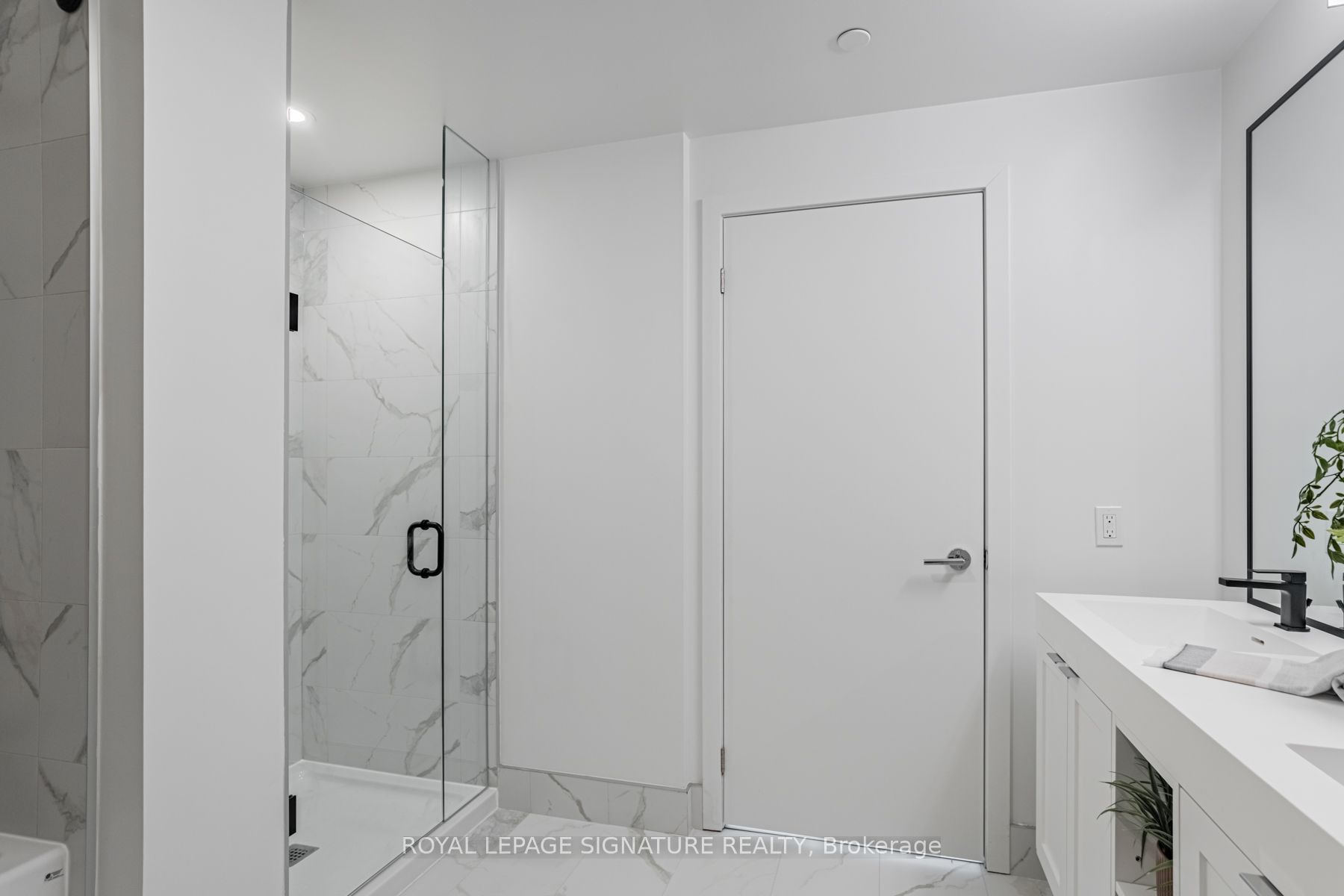 #215 - 250 Lawrence Avenue Property Photo 21