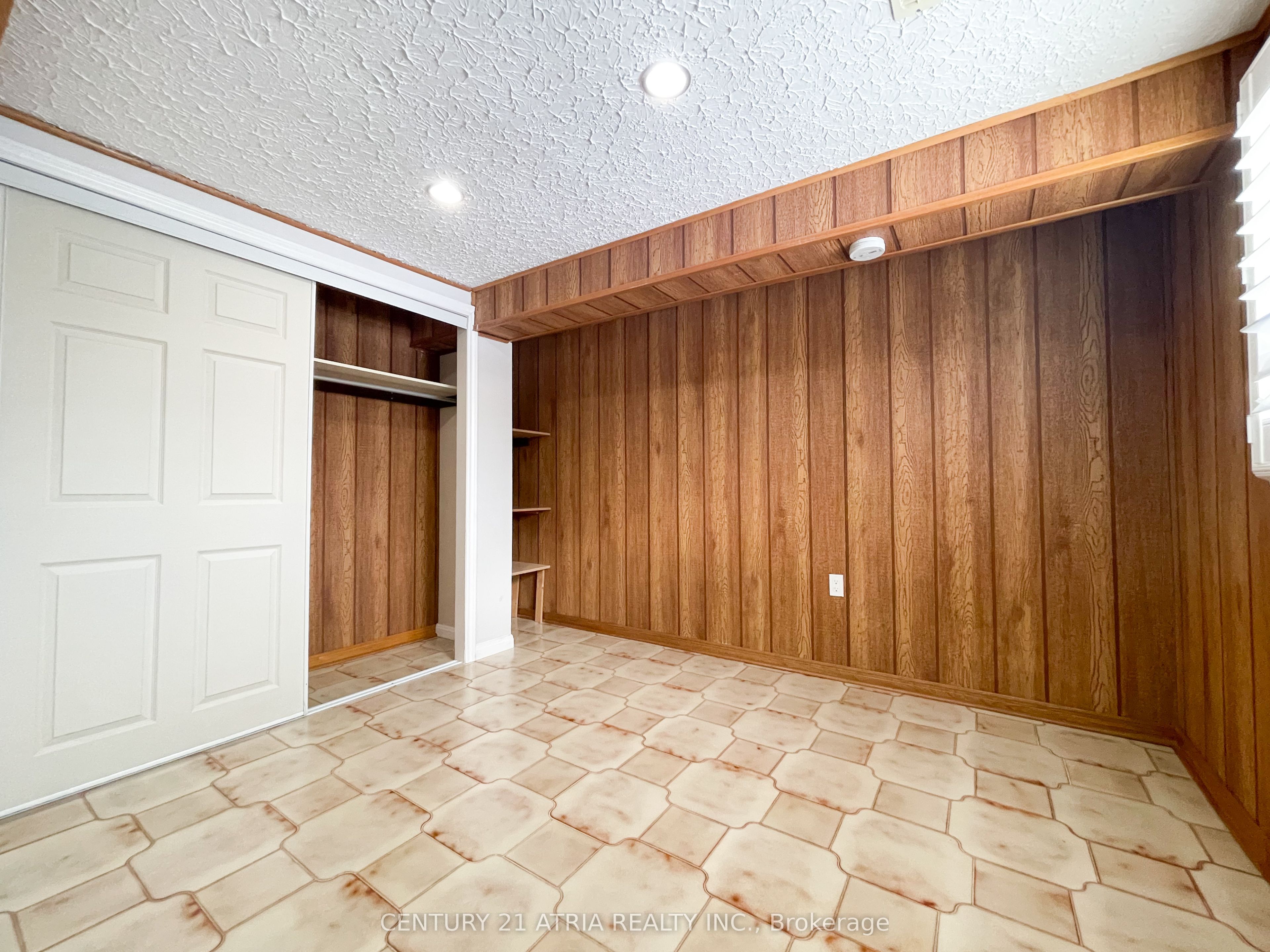 #lower - 27 Pindar Crescent Property Photo 5