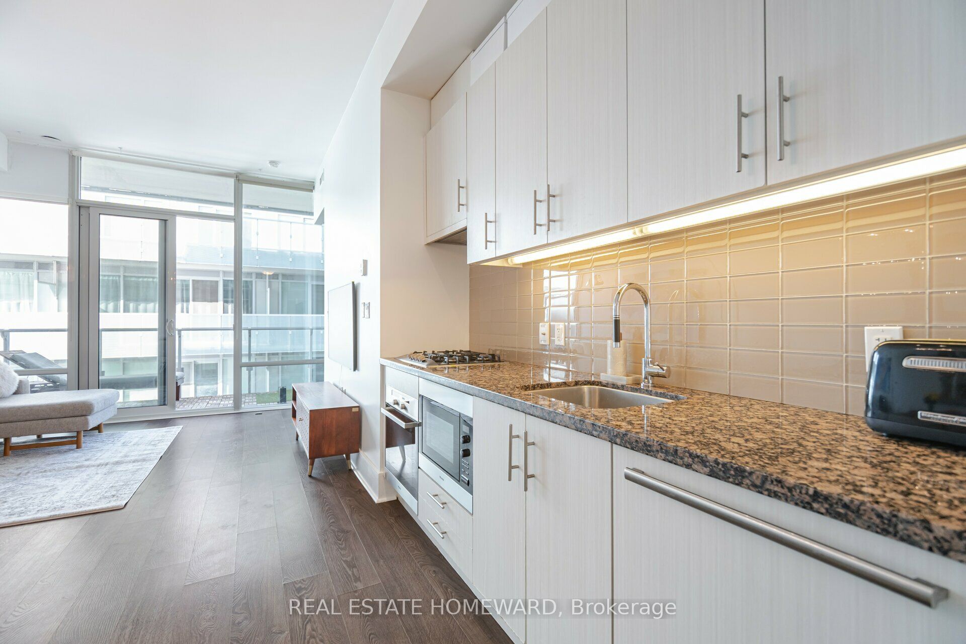 #902 - 29 Queens Quay Property Photo 8