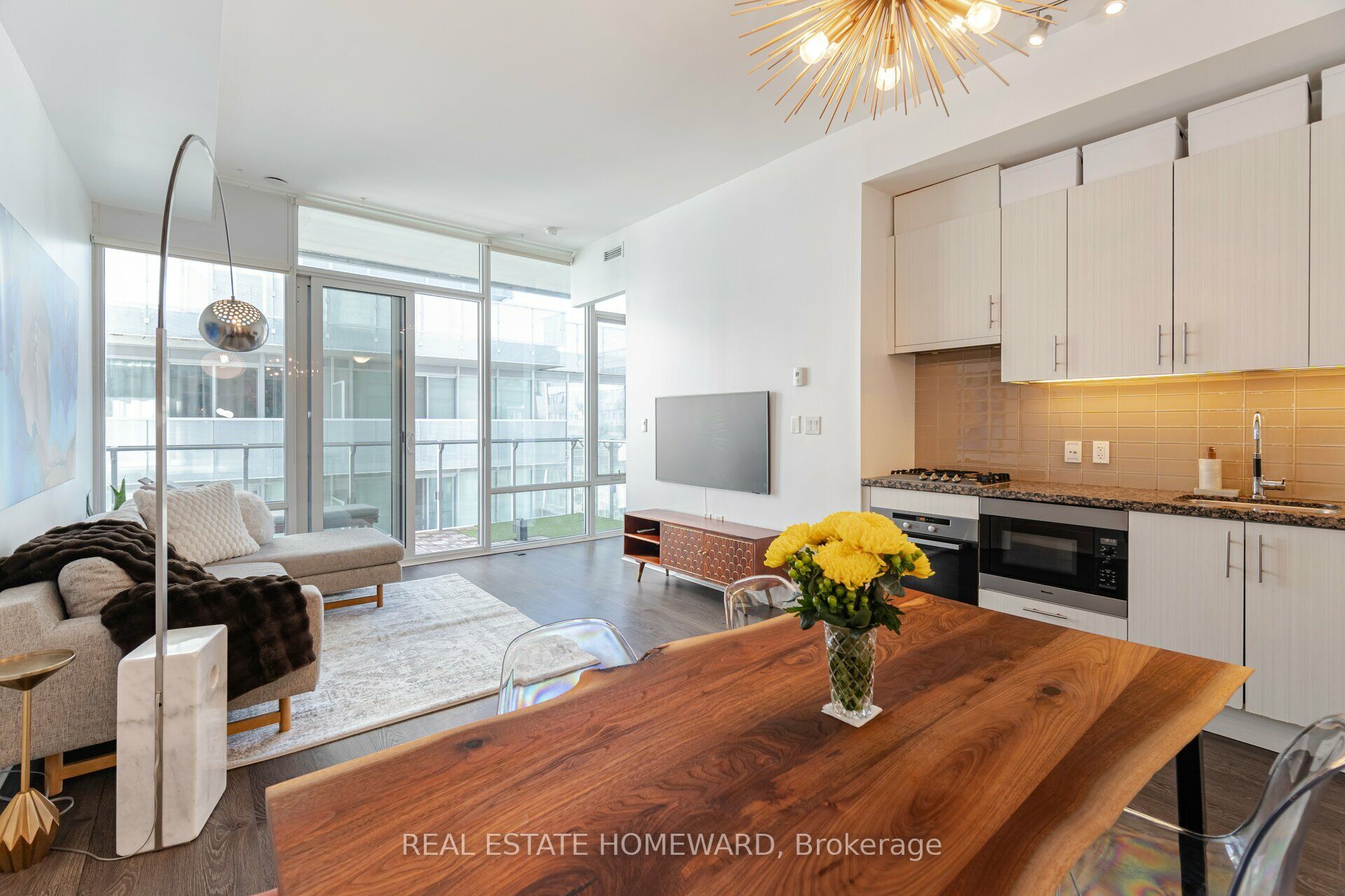 #902 - 29 Queens Quay Property Photo 12