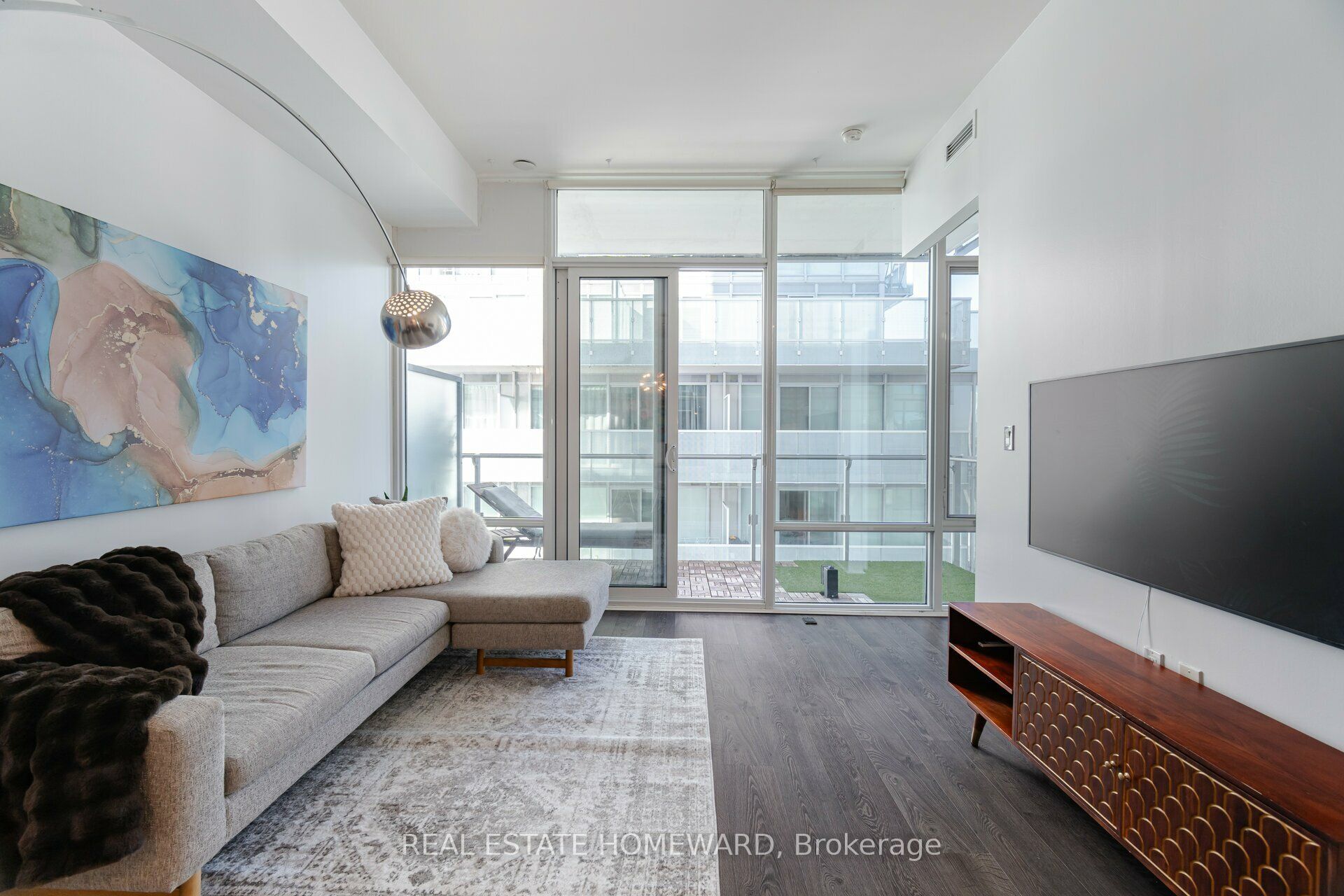 #902 - 29 Queens Quay Property Photo 16