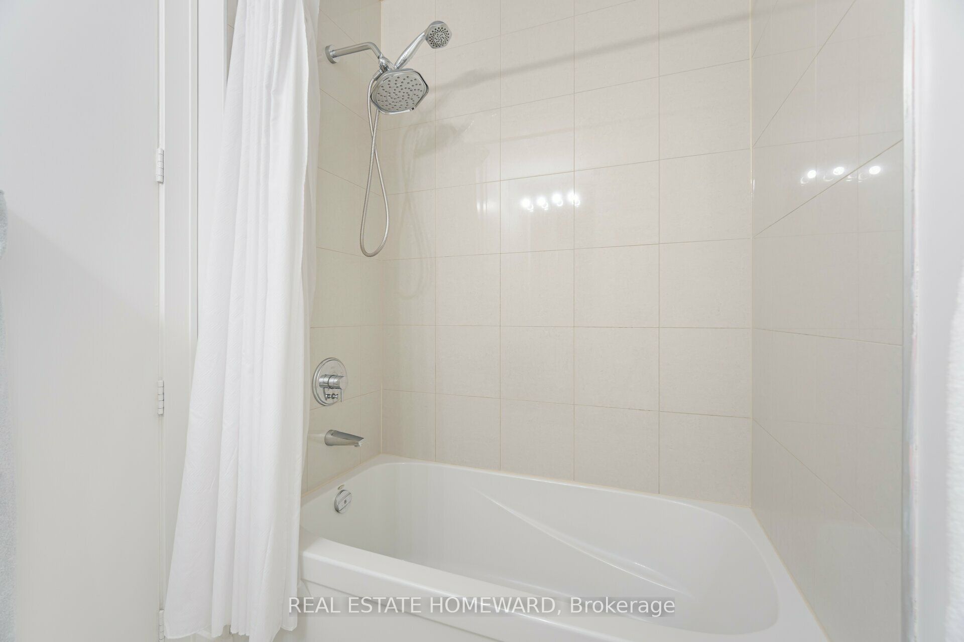 #902 - 29 Queens Quay Property Photo 23