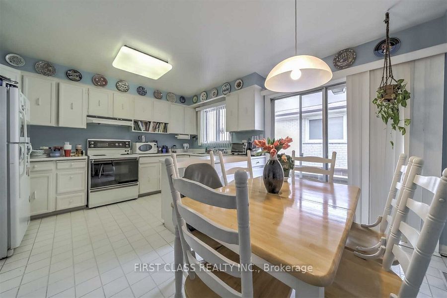 #n4 - 93 Peckham Avenue Property Photo 2