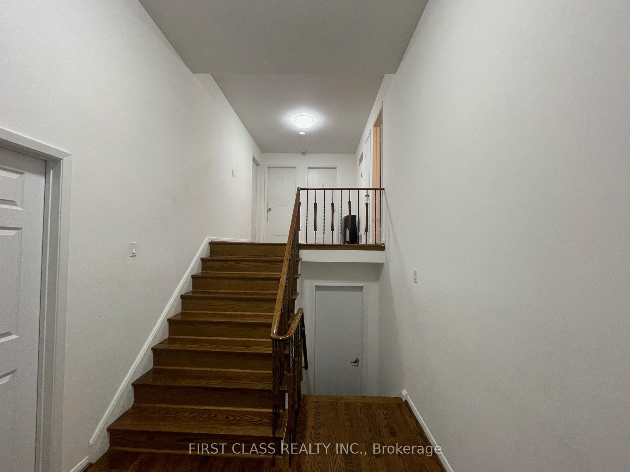 #n4 - 93 Peckham Avenue Property Photo 3