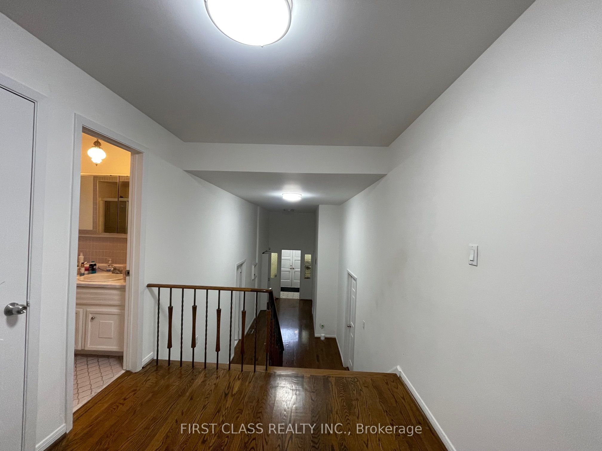 #n4 - 93 Peckham Avenue Property Photo 4